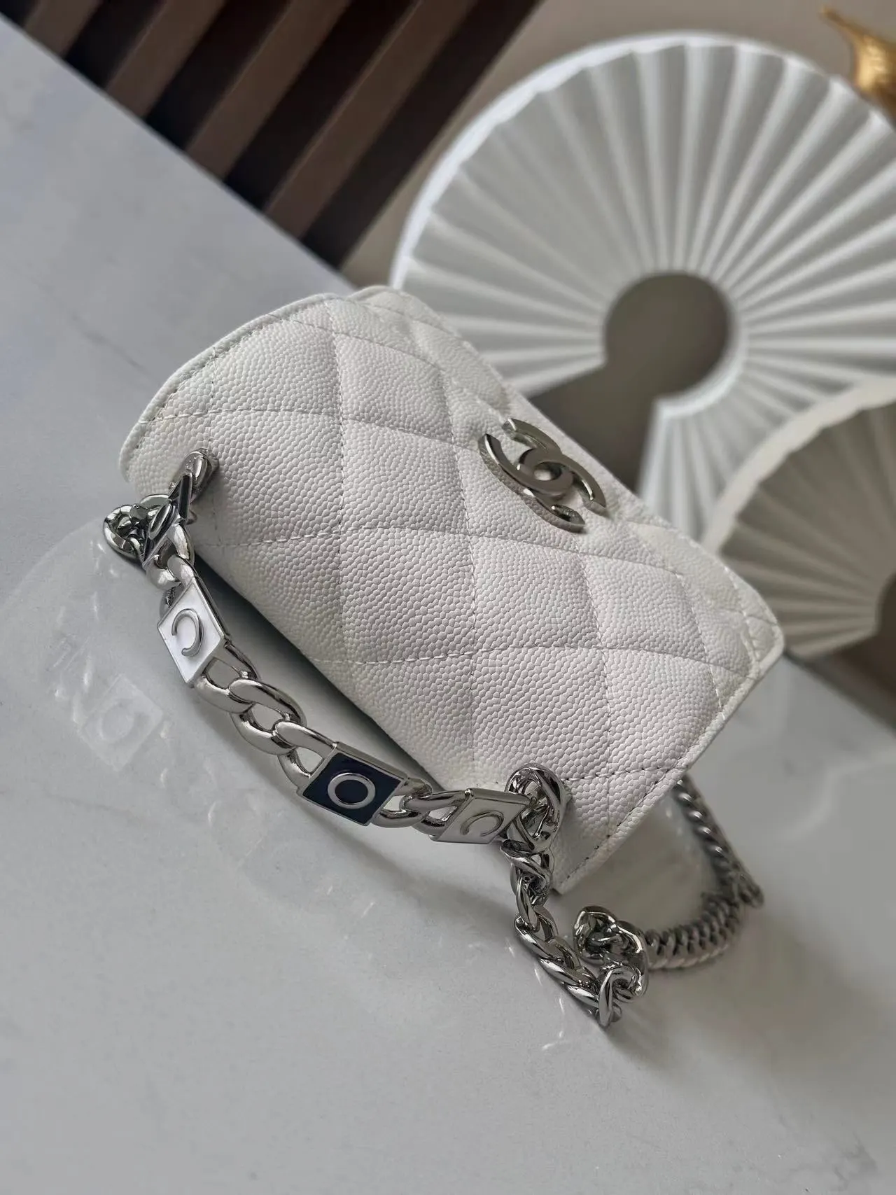 白色 金色 小牛皮 春夏系列 愉快 珐琅手柄小挎包 链条手 链条包 精致链条款