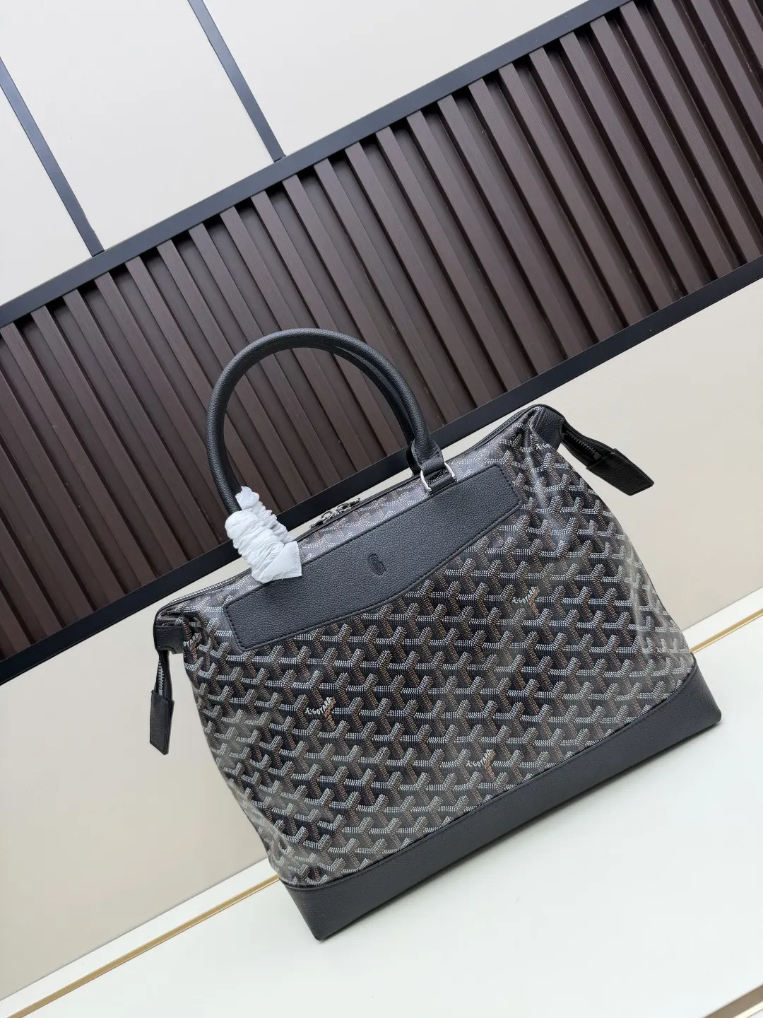 Goyard 它非常适合放置笔记本电脑 平板电脑或文件 公文包 商务通勤款