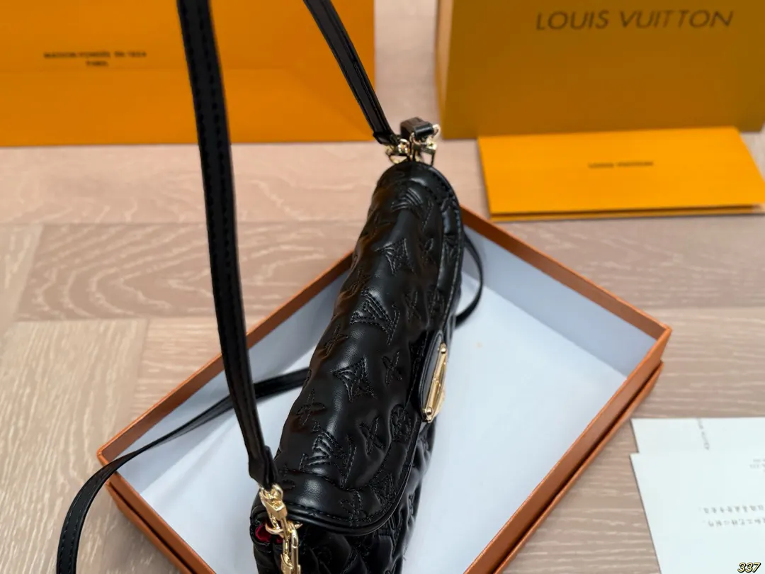 LV 盒 金盾曼哈顿中古腋下包 小金扣占据视觉感 复古腋下背款