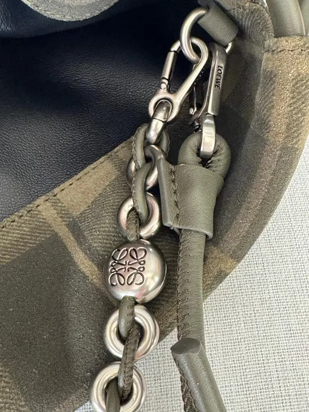 Loewe 麂皮 套金屬鏈條 條長肩帶 Flamenco Purs 链条包 精致链条款
