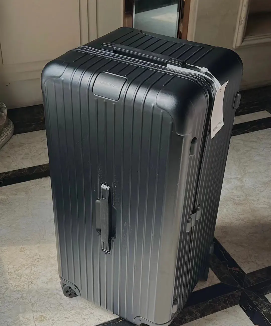 黑色 白色 Essential 系列 原Salsa的 行李箱 旅行拉杆款 轻便出行款