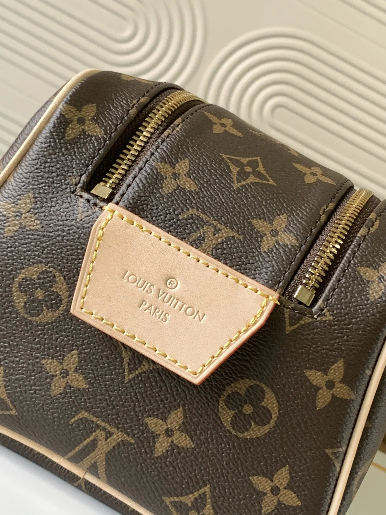 LV 老花 牛皮 收纳包 旅行收纳款