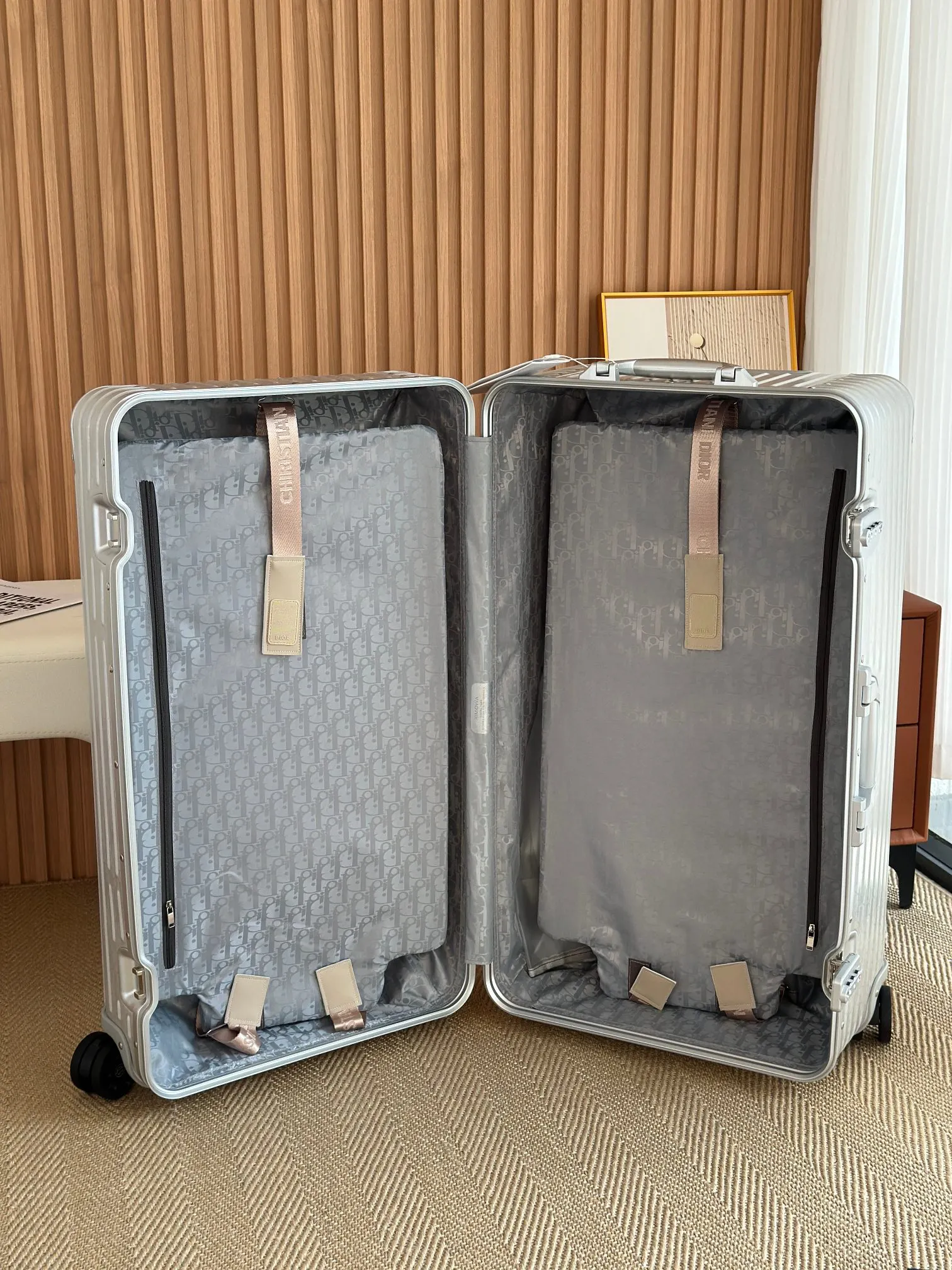 银色 渐变银色 行李箱 旅行拉杆款 轻便出行款