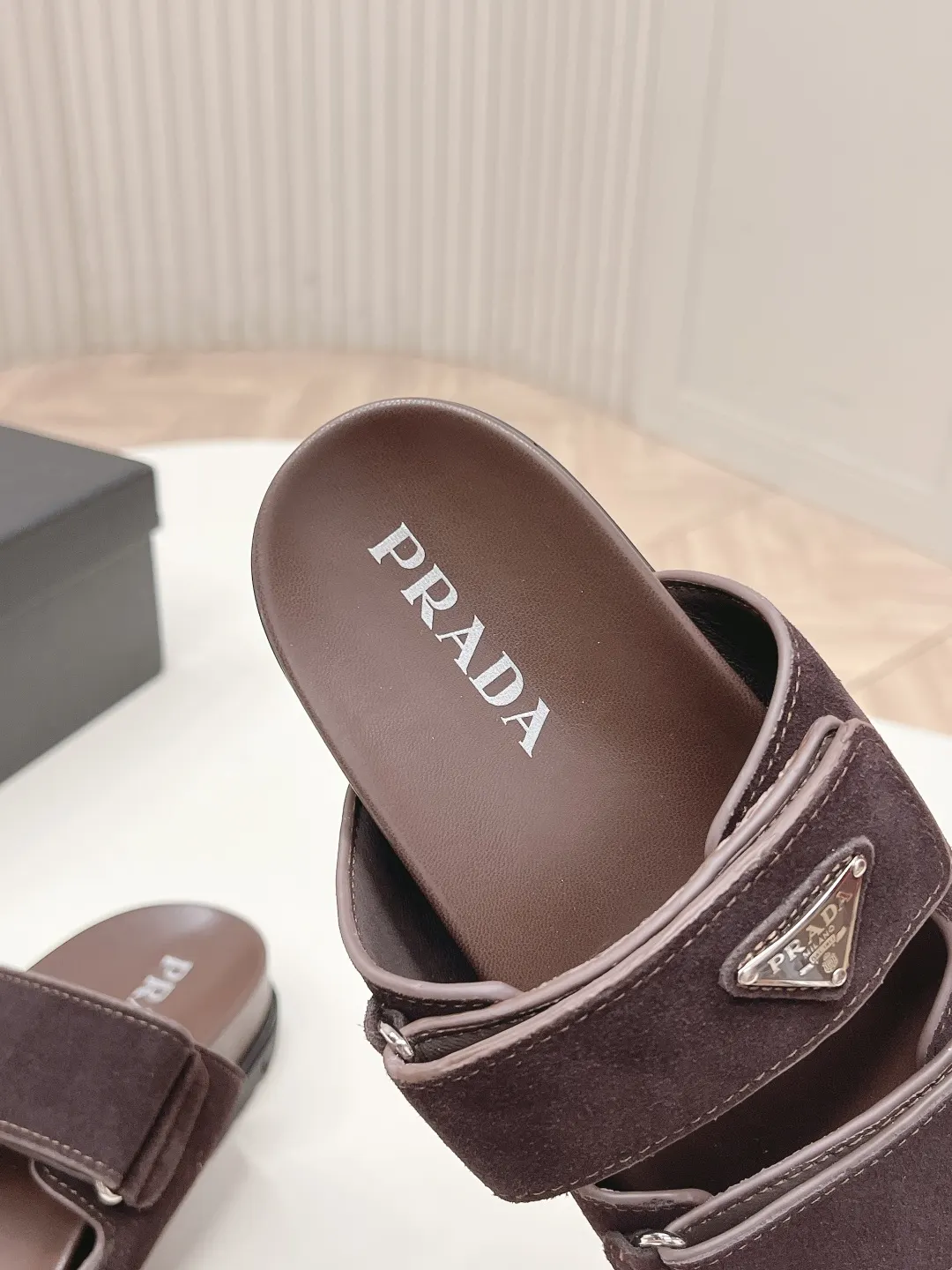 Prada 三角标 拖鞋 休闲凉拖
