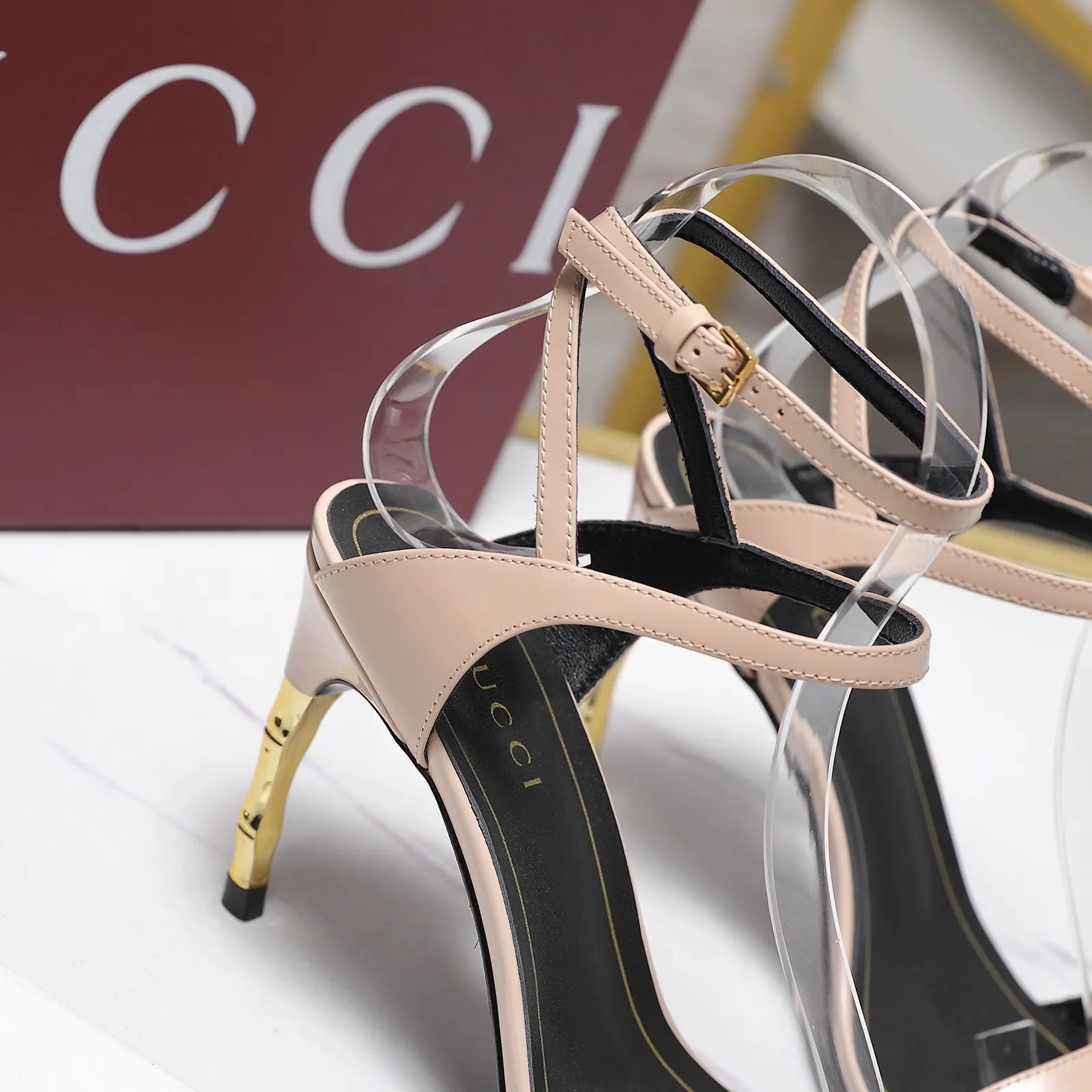 Gucci 拖鞋 轻便舒適(數字5) Gucci 拖鞋 轻便舒適(數字5)