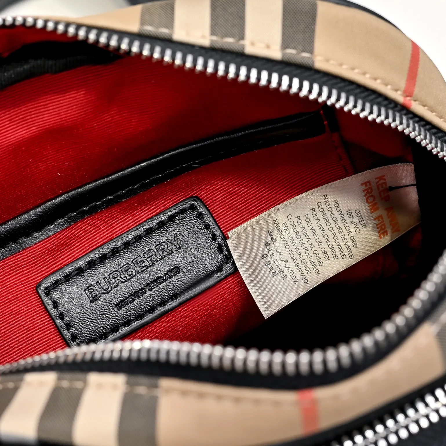Burberry 帆布 巴宝莉男士單肩 經典男士 完美 采用进口 面料 單肩包 日常單肩背款
