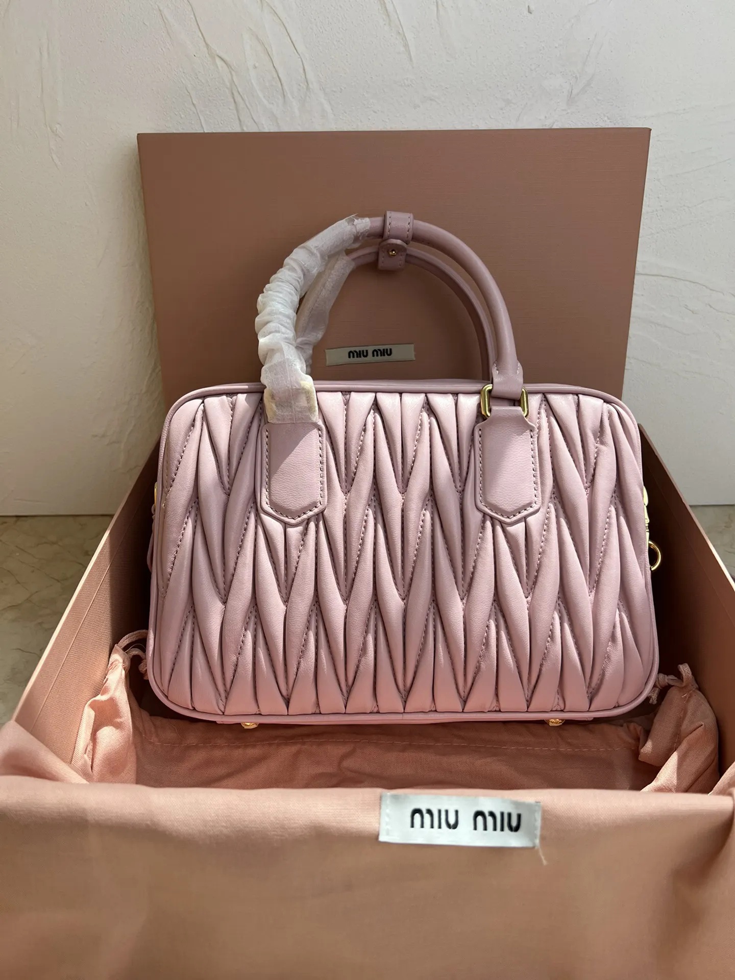 Miu 羊皮 斜背包 輕便斜挎款