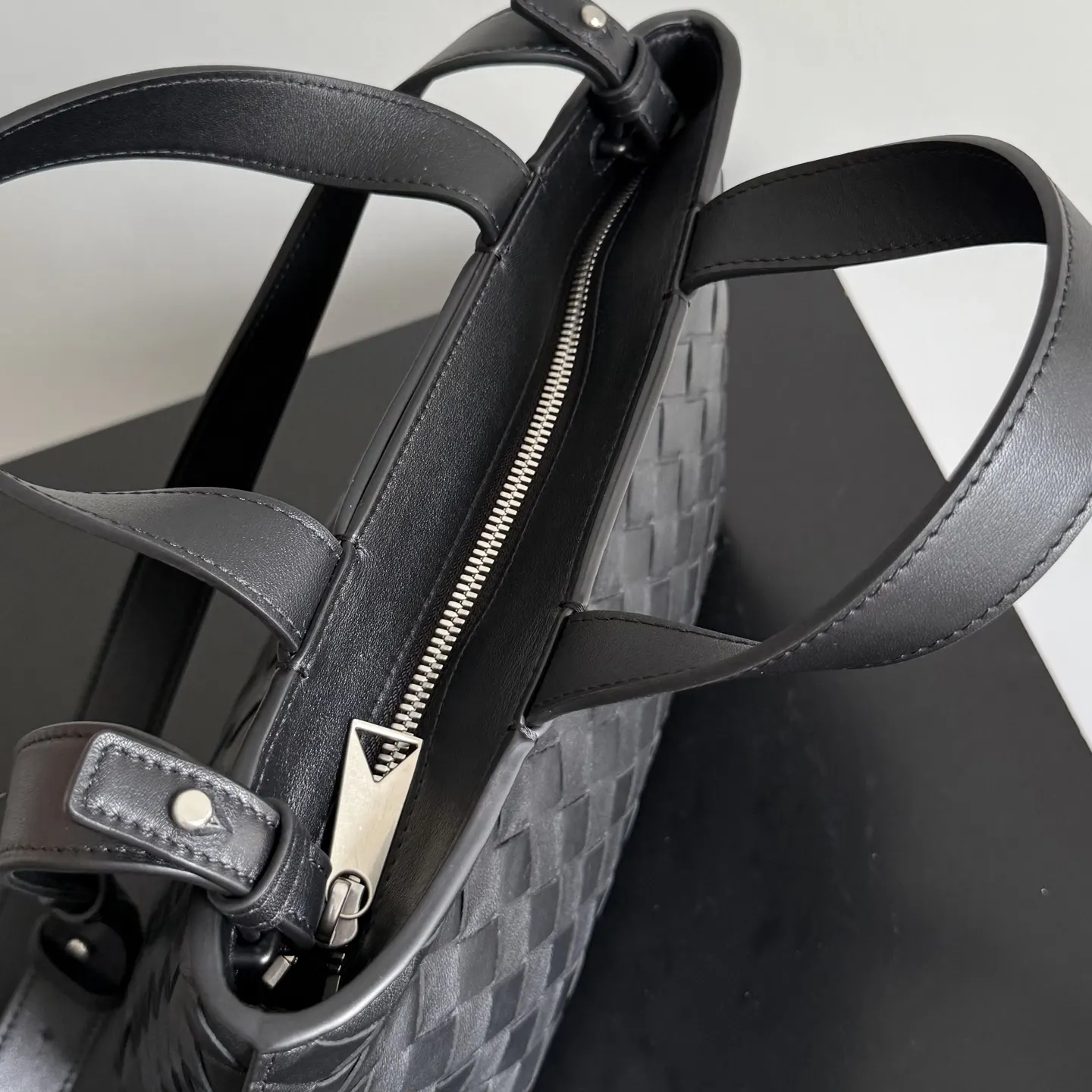 Bottega Veneta 牛皮 托特包 大容量托特款