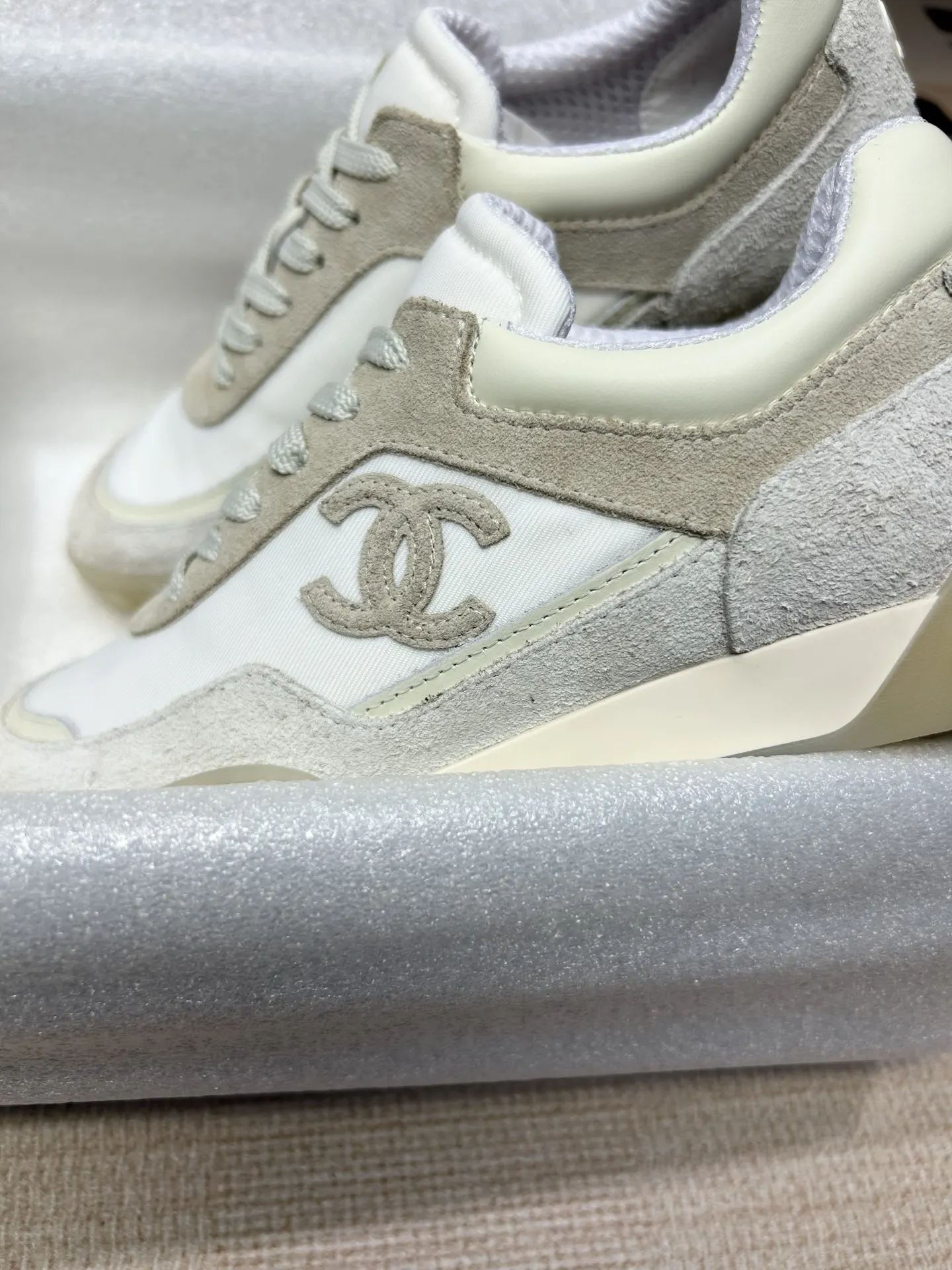 Chanel 白色/红色 皮革 乐福鞋
