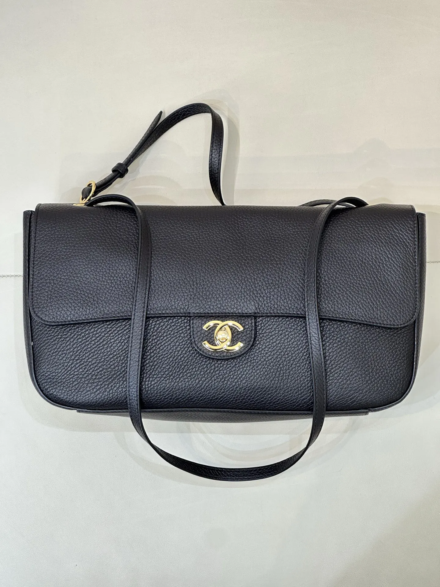 Fashion Item Travel Premium