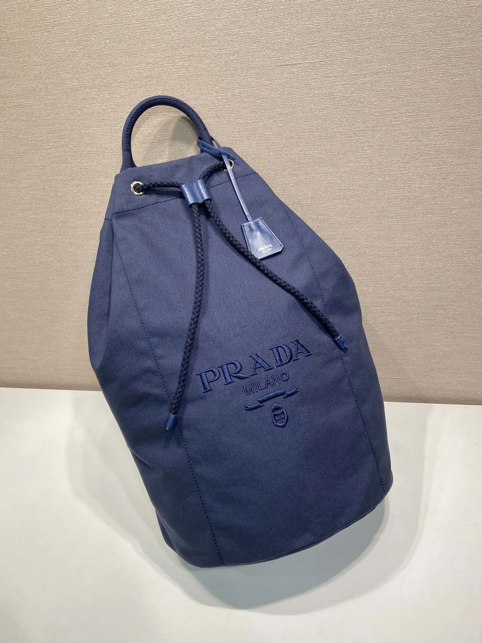 皮革 同色字母徽标刺繡注入独特經典格调 旅行袋 大容量旅行款