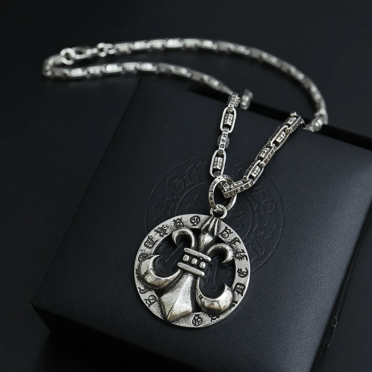 Chrome Hearts 項鍊 精致锁骨链款