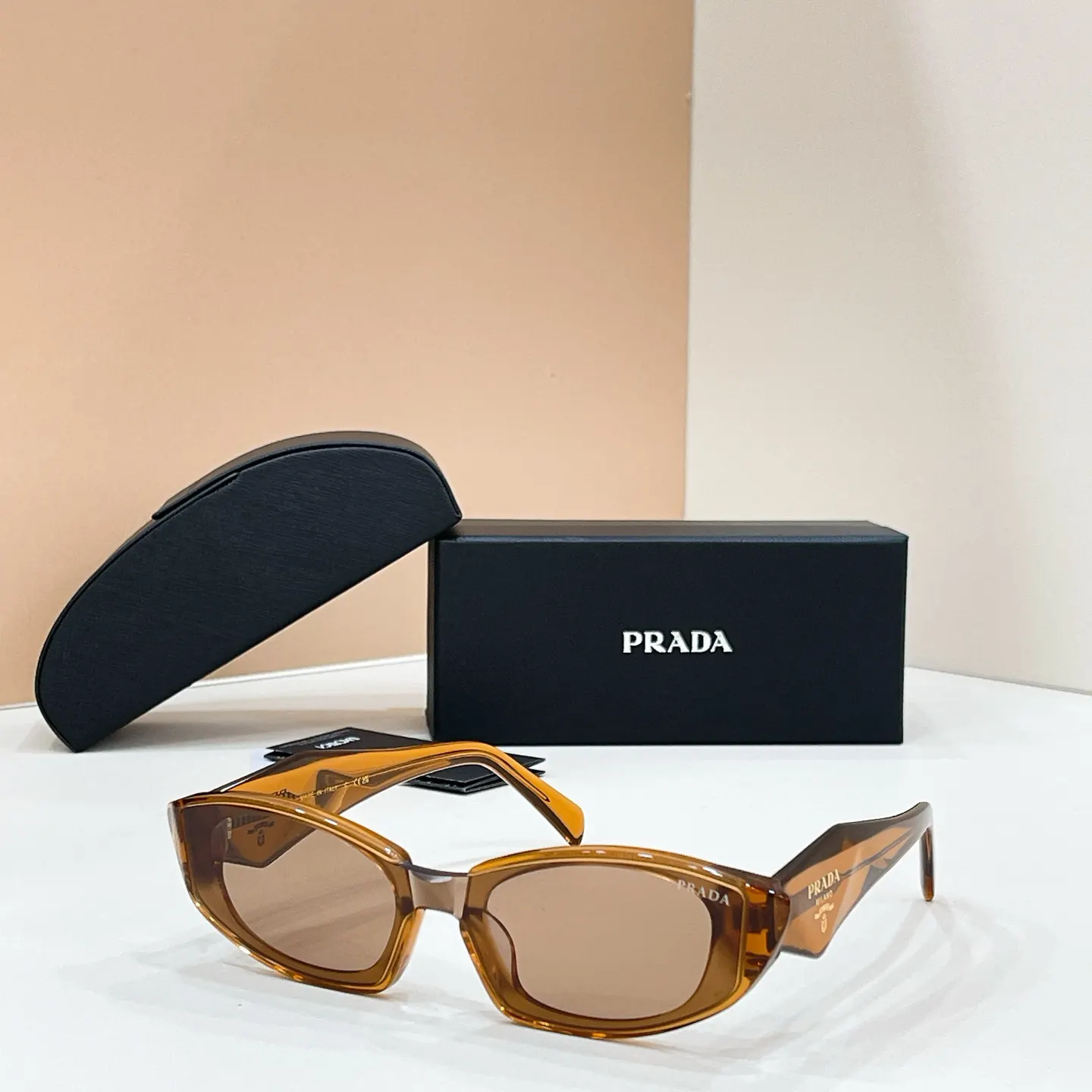 PRADA PR 2150S 太阳眼镜 时尚遮阳款