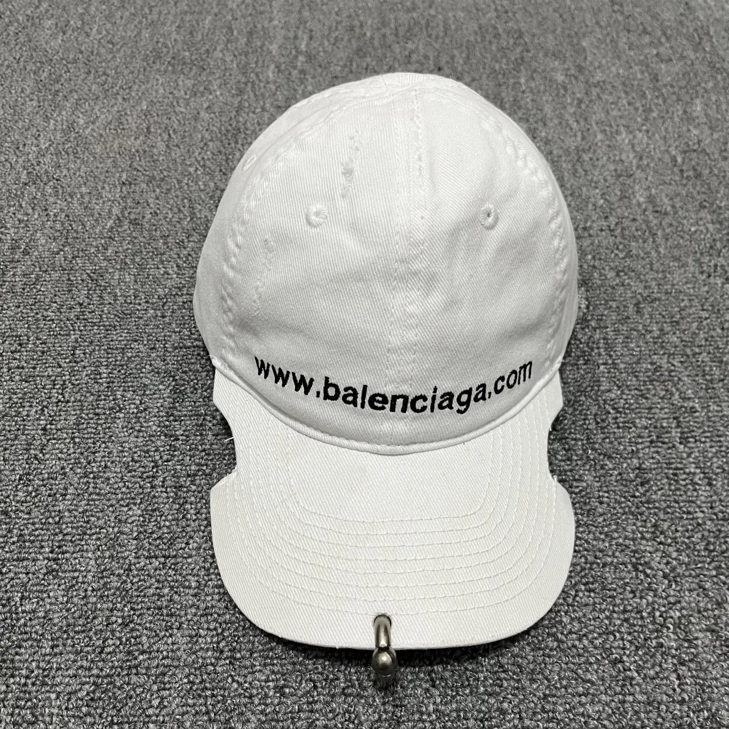 Balenciaga 棒球帽 精致搭配