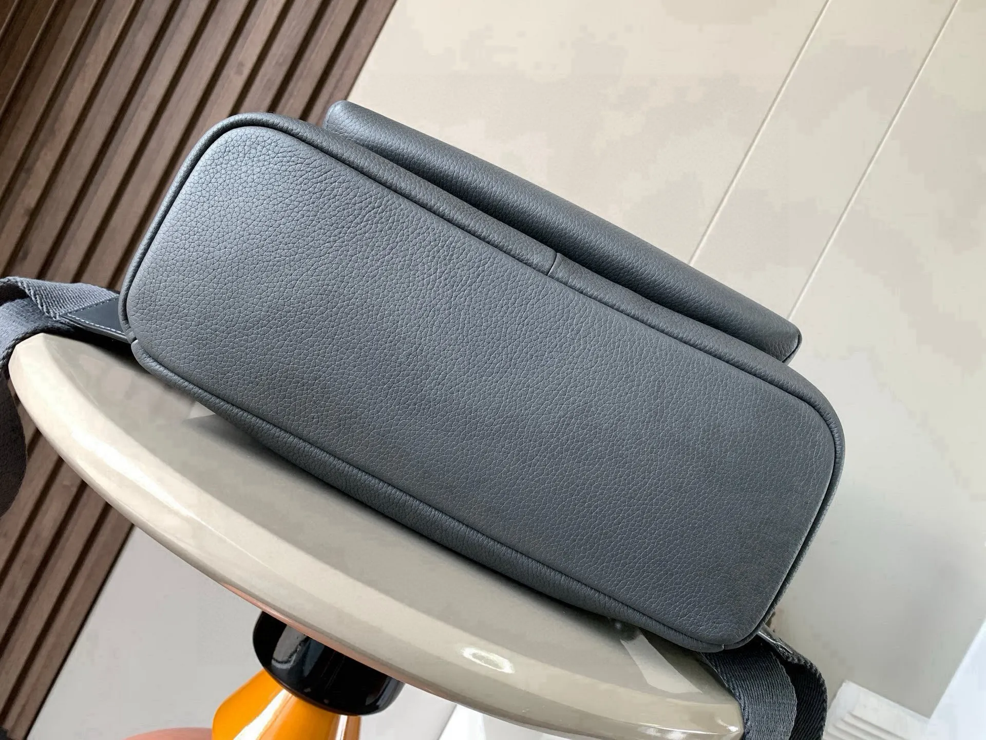 小牛皮 柔软粒面牛皮革军用 Military Backpac 双肩包 实用双肩款