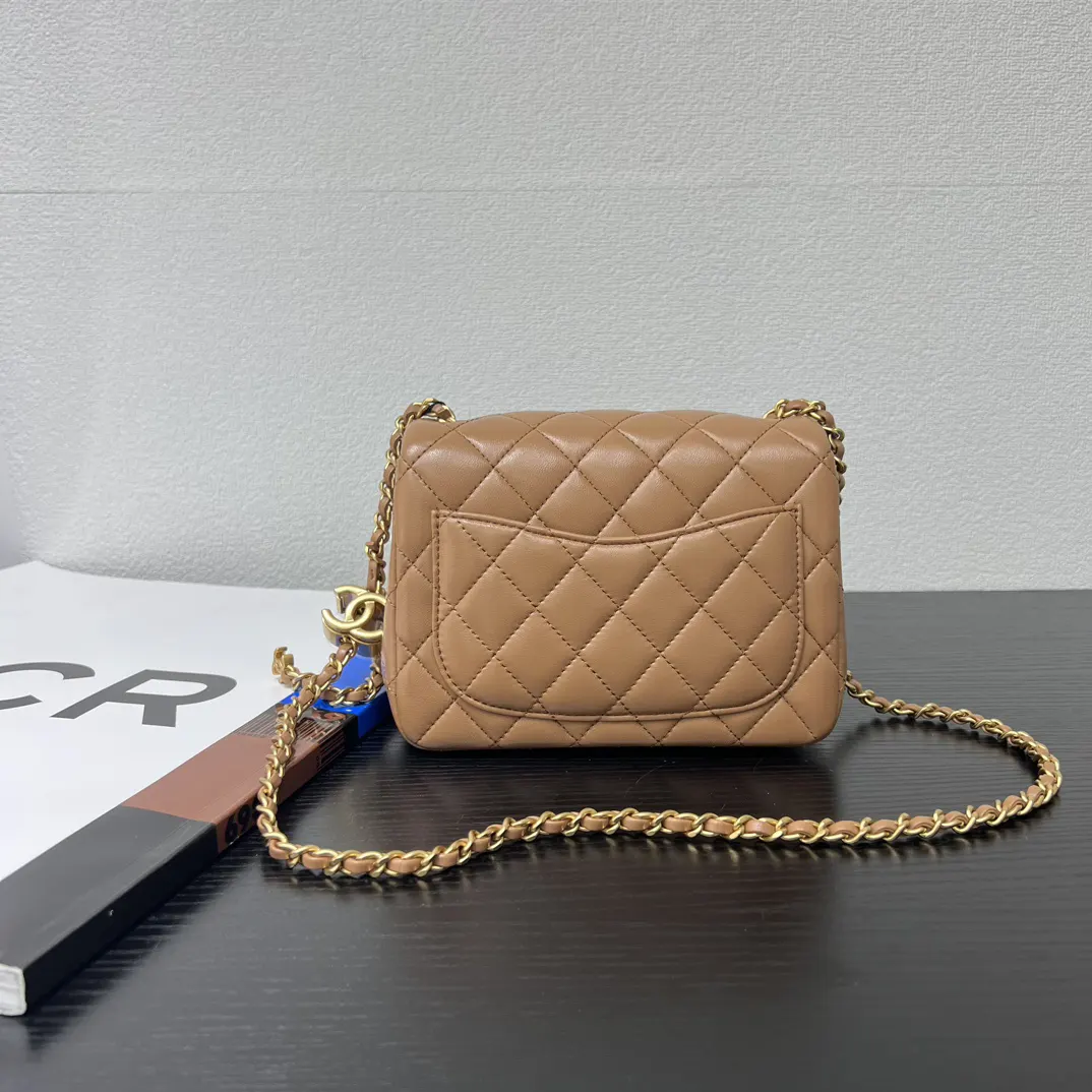 Chanel 棕色小羊皮菱格链条包 复古
