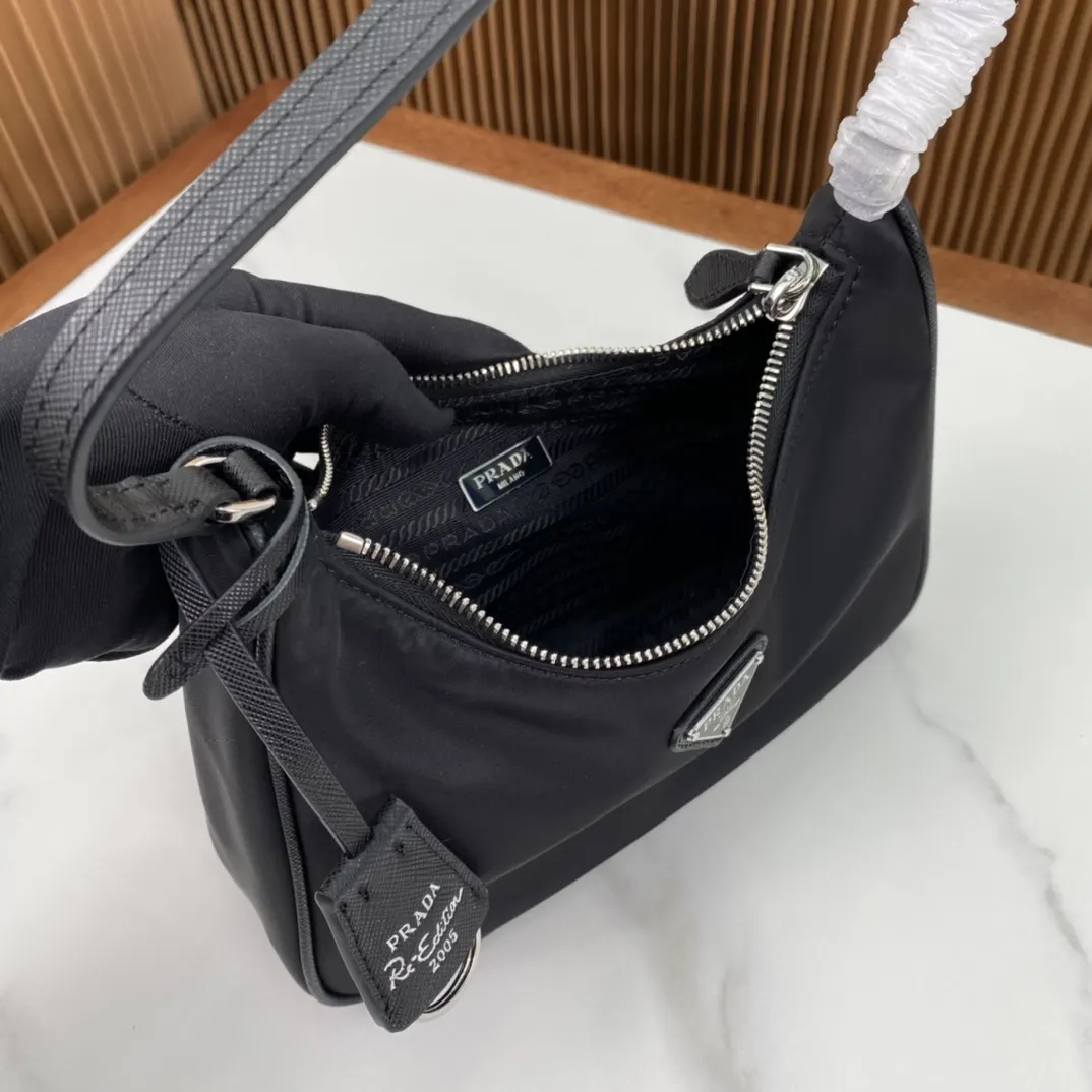 Prada Re-Nylon 1NE204 皮革 Saffiano 十字纹 腋下包