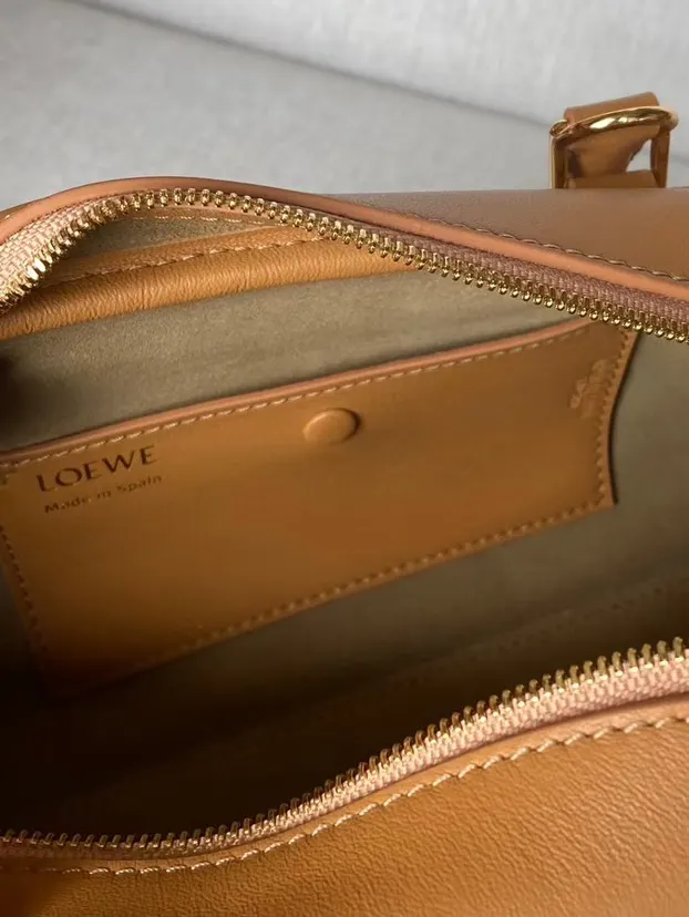 Loewe 金色 牛皮 明星同款 纳帕牛皮革 Amazona 手袋 收纳包 旅行收纳款