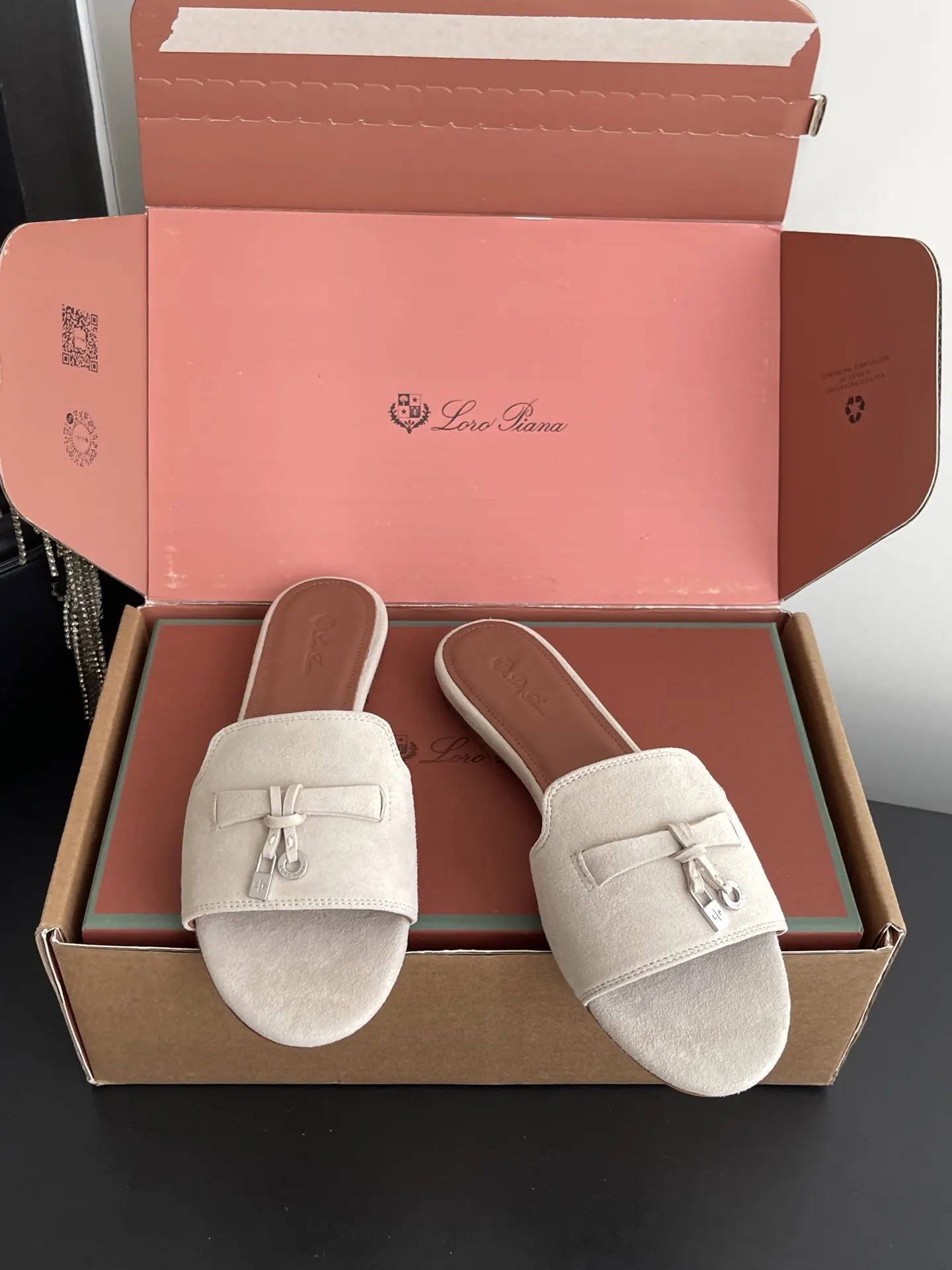 Loro Piana 拖鞋 轻便舒適款(數字6) Loro Piana 拖鞋 轻便舒適款(數字6)