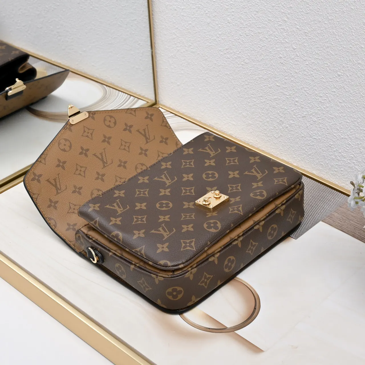 Louis Vuitton Métis Monogram 手提包