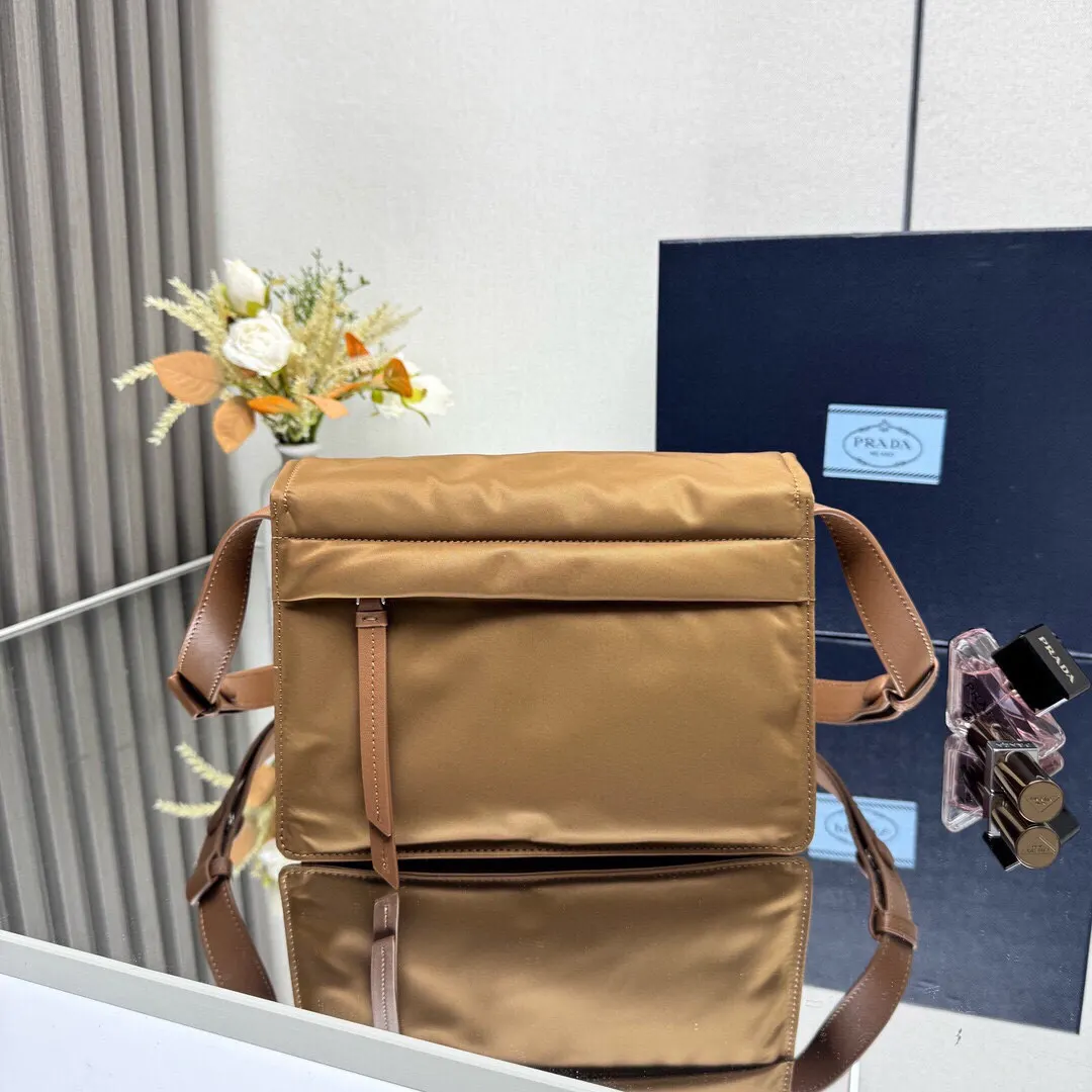 PRADA Re-Nylon尼龙 皮革 单肩包 日常通勤款