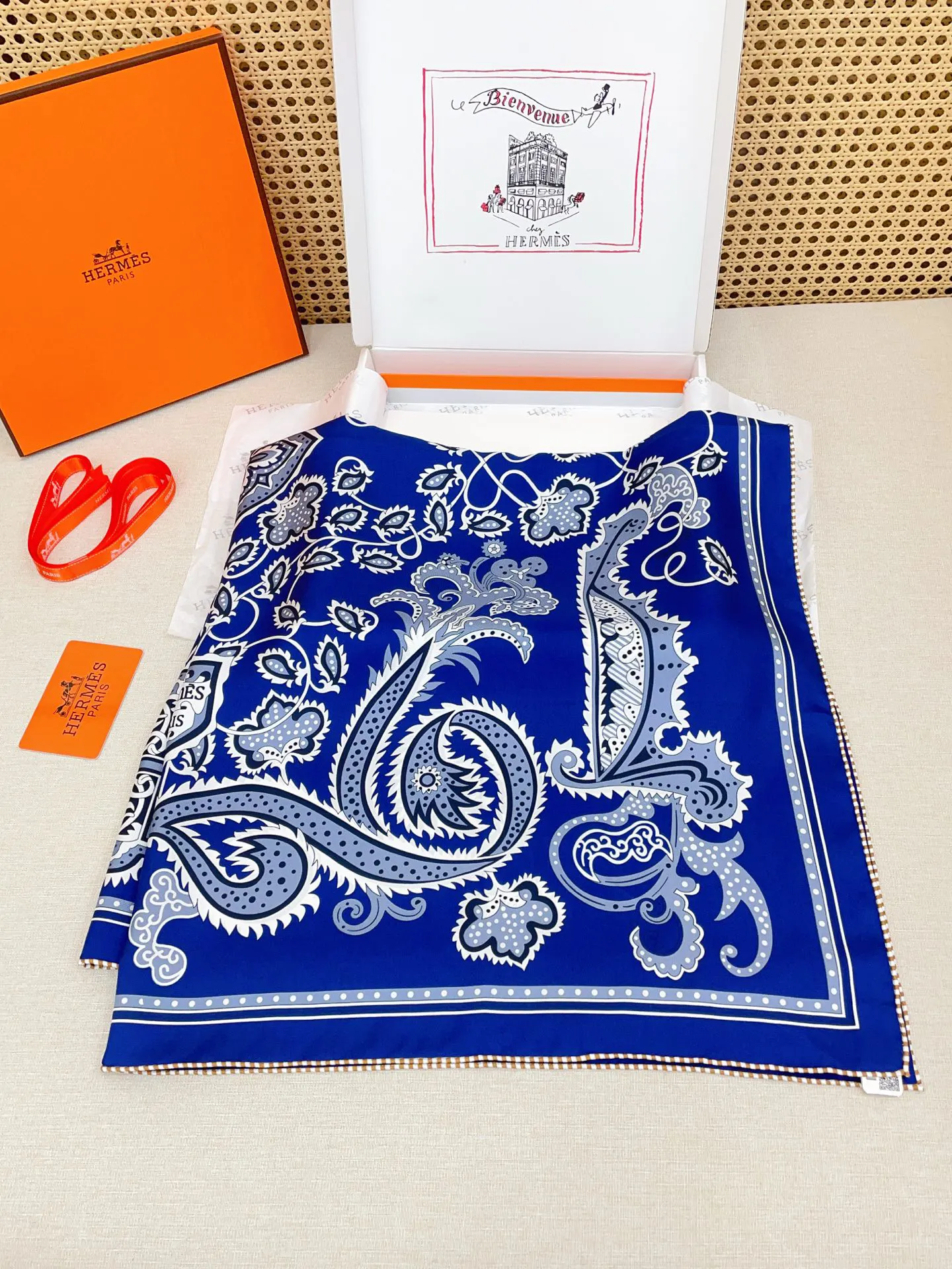 Hermès 丝巾 精致配飾(數字4) Hermès 丝巾 精致配飾(數字4)