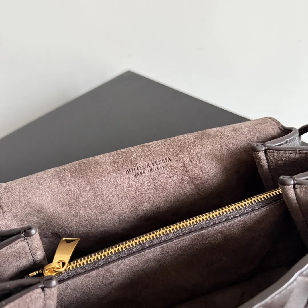Bottega Veneta 棕色 手拿包 精致手拿款