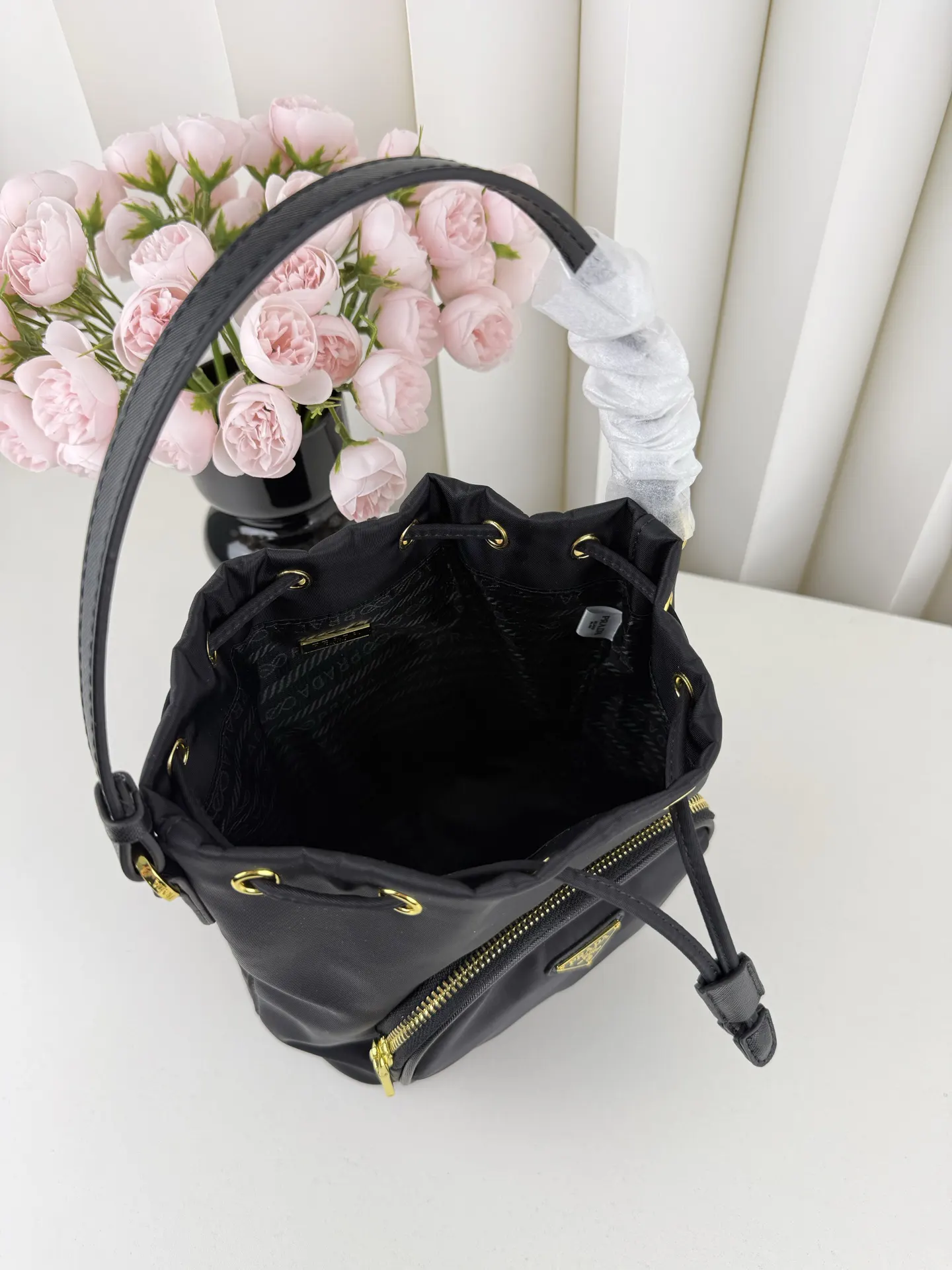 Prada Re-Nylon 尼龙 三角标 水桶包