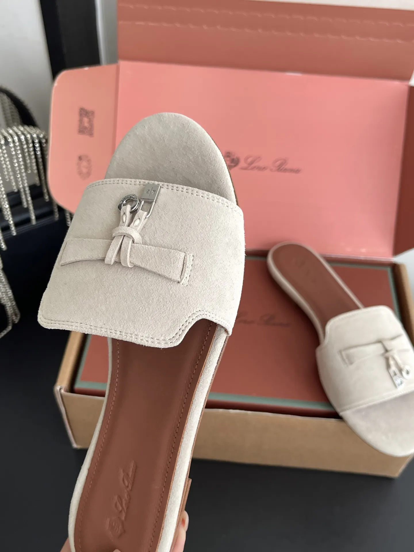 Loro Piana 拖鞋 轻便舒適款(數字5) Loro Piana 拖鞋 轻便舒適款(數字5)