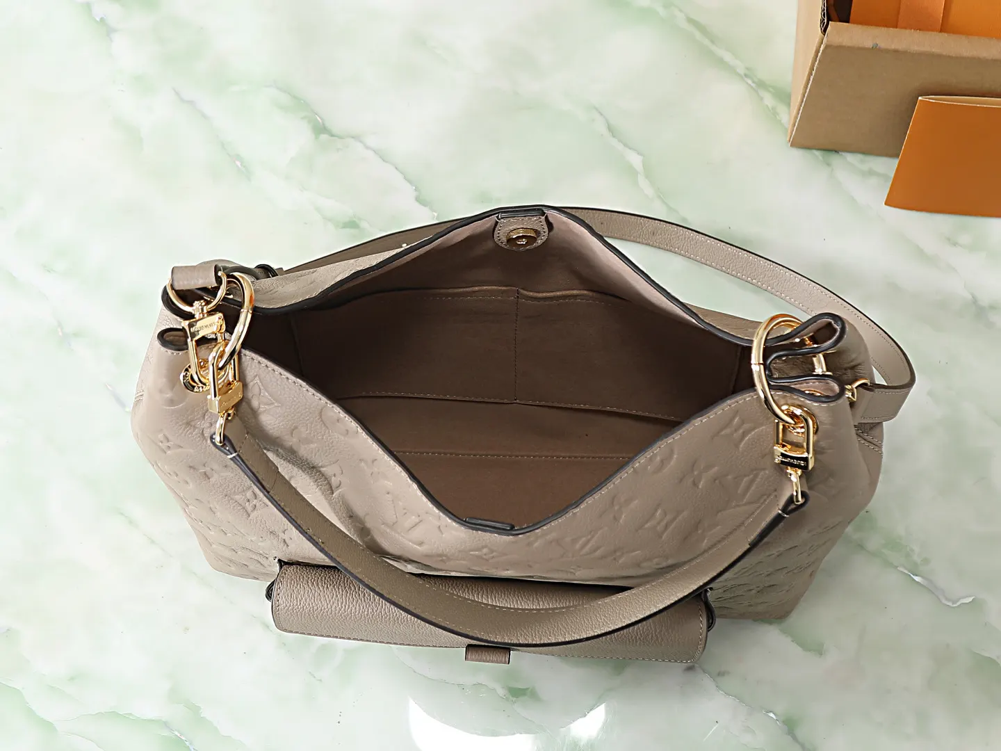 Louis Vuitton Métis Shoulder Bag Commuter