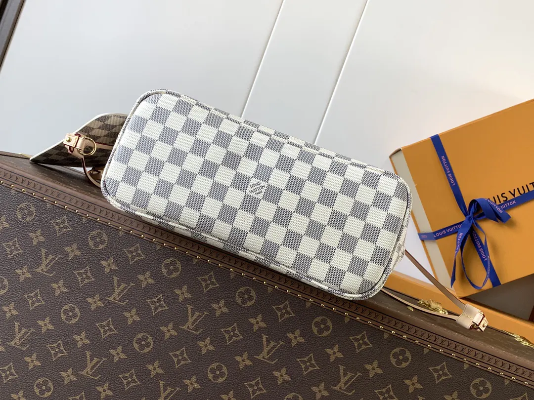 LV Neverfull 金色 牛皮 手拿包 精致手拿款