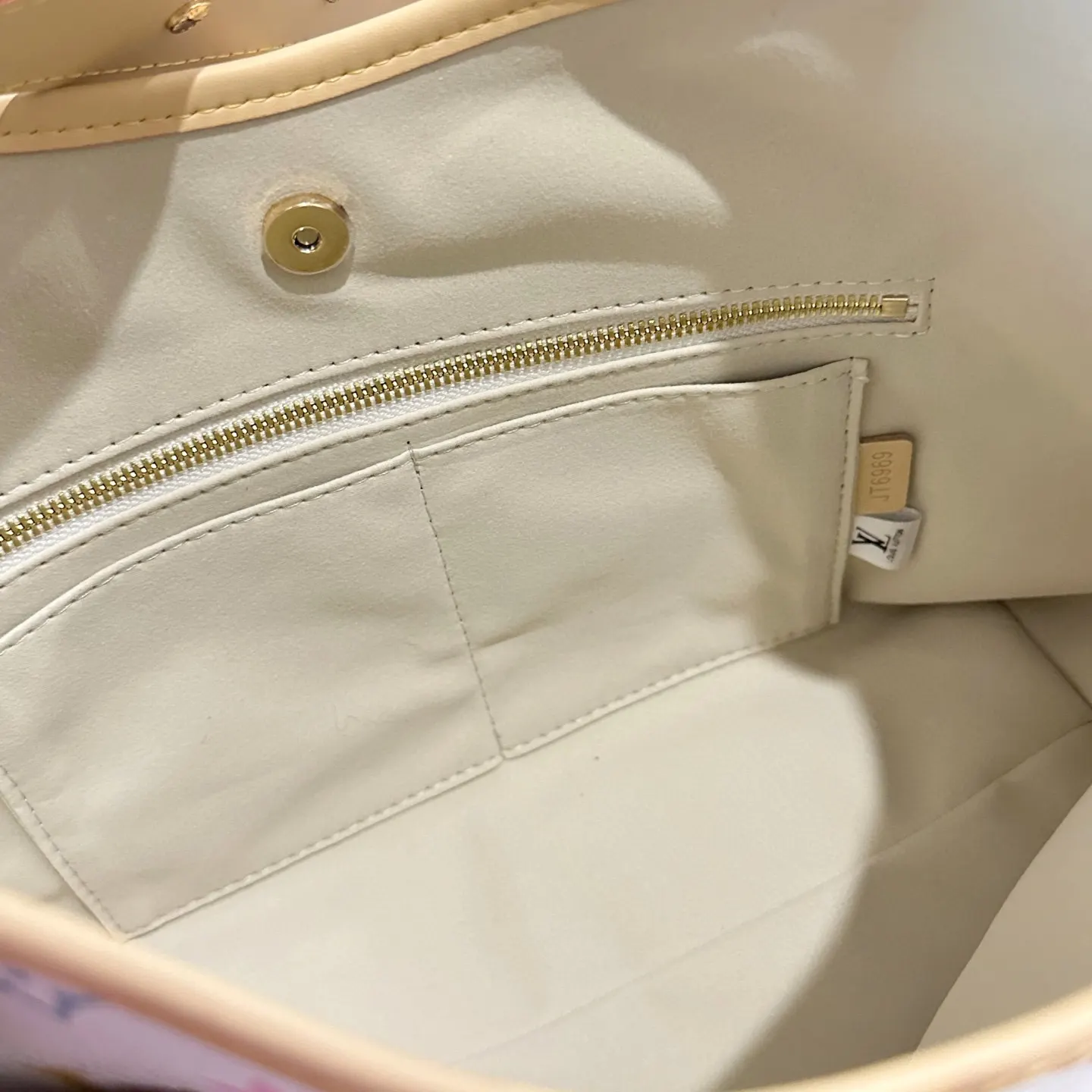 LV CarryAll 白色 金色 Mo腋下包 復古腋下背款