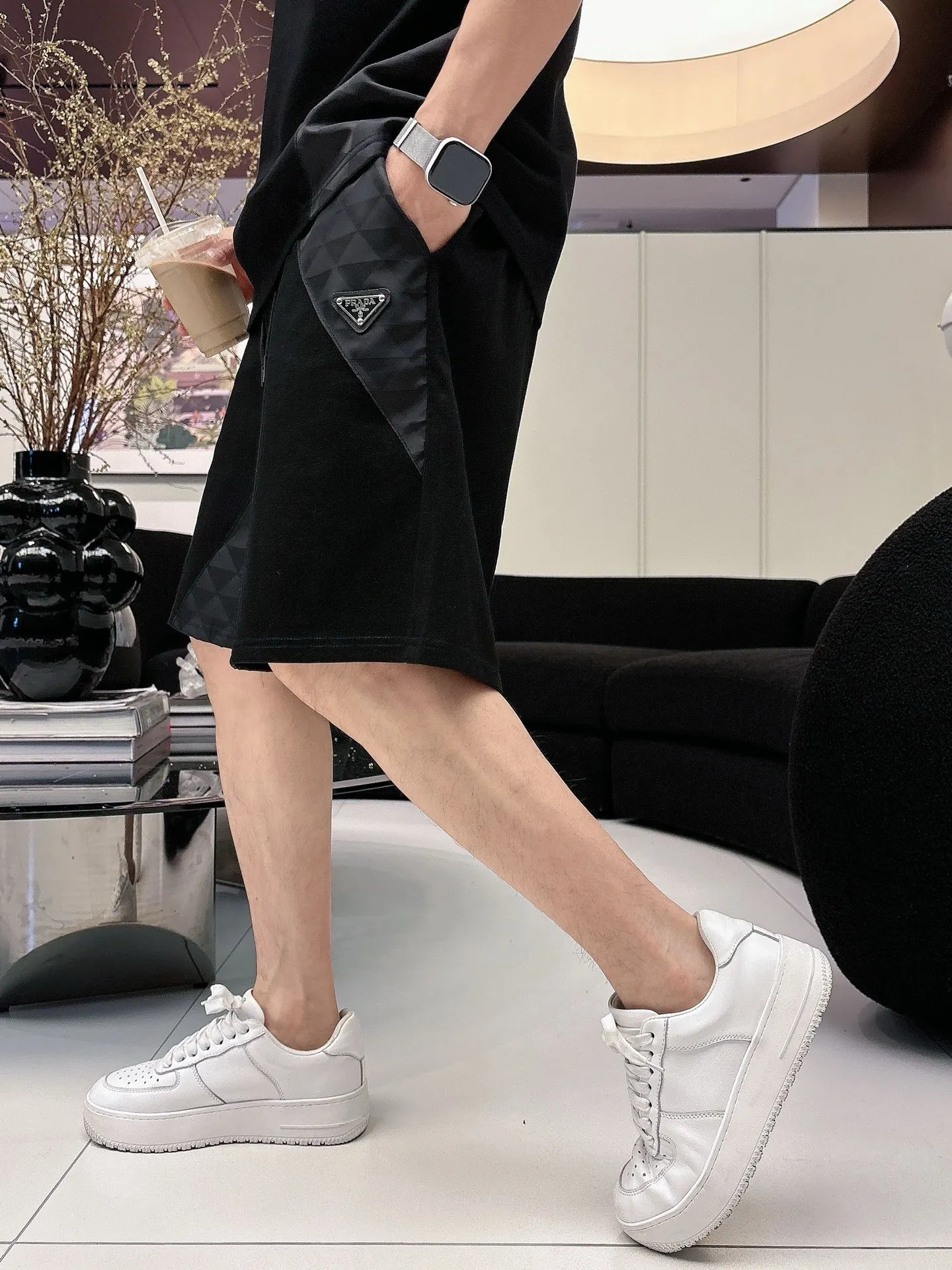 Prada 三角标拼接宽松短袖T恤 黑色层次款