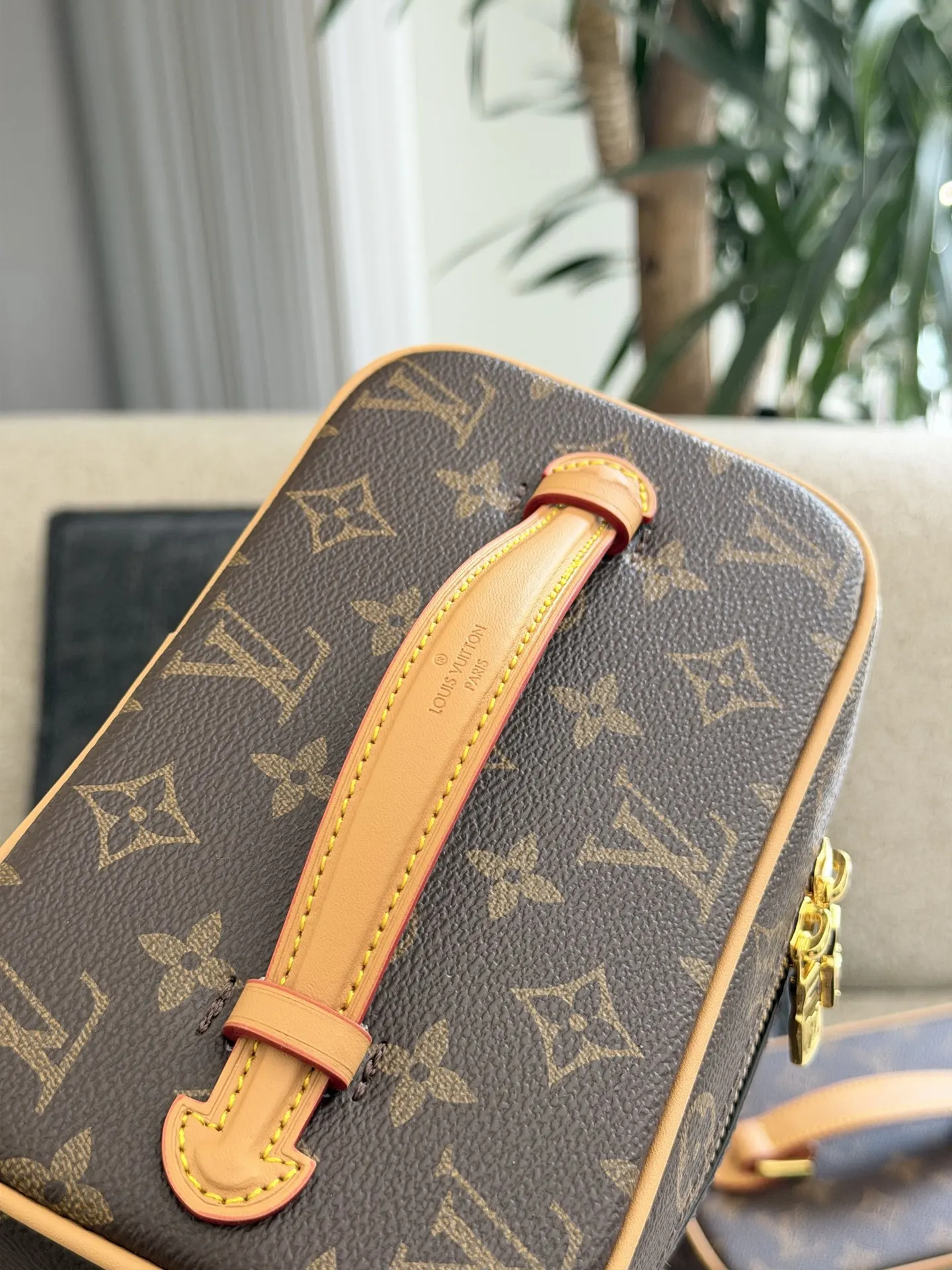 Louis Vuitton Monogram Shoulder Bag Leather