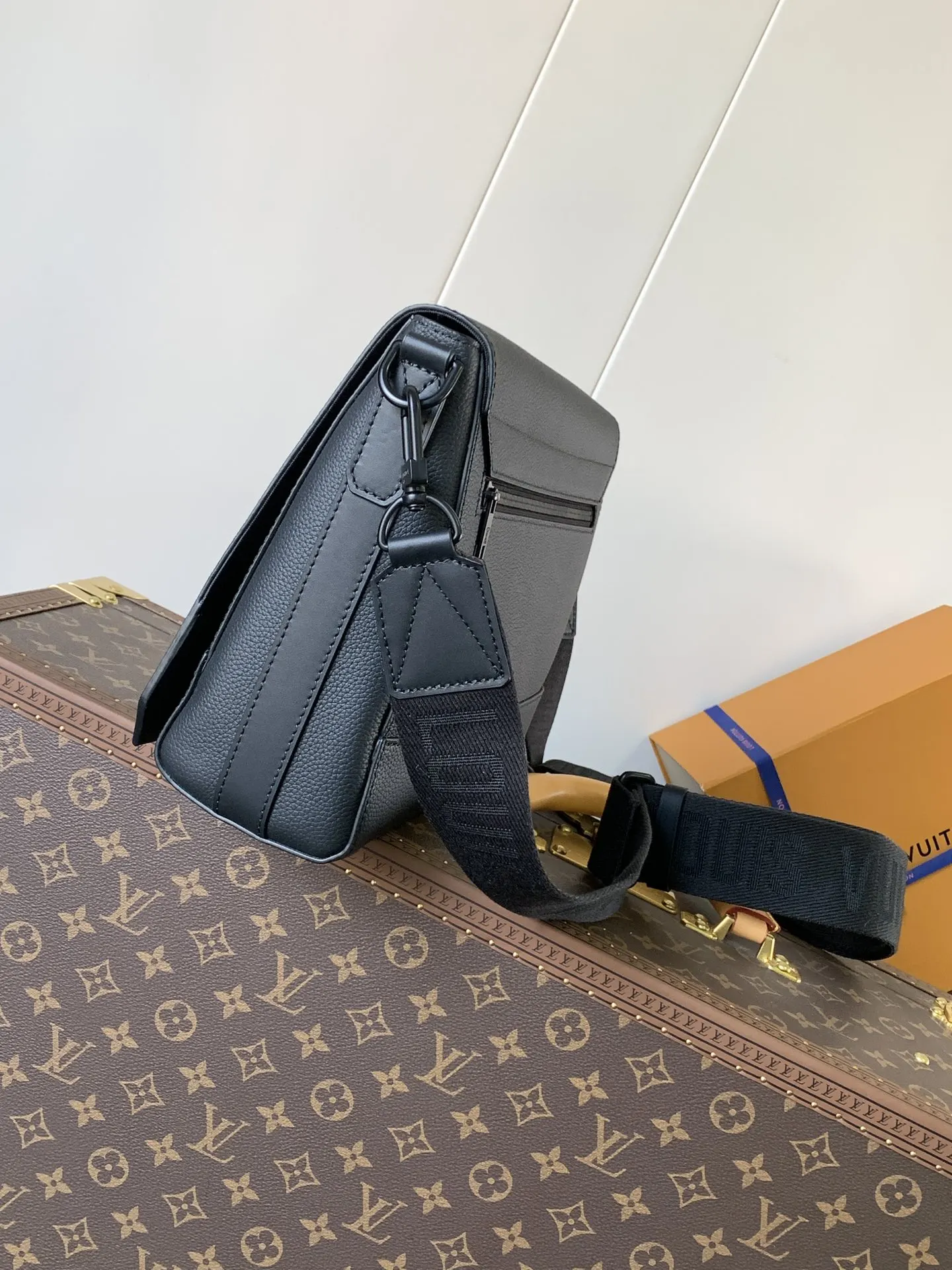 LV 黑色 藍色 牛皮 收納包 旅行收納款