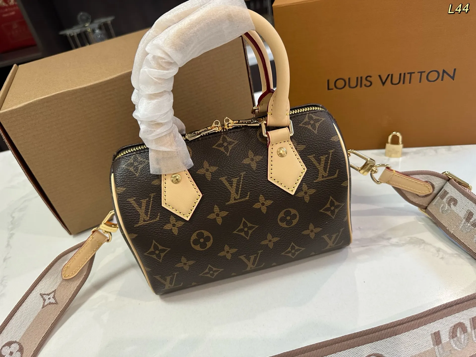 LV Speedy 老花 金色 牛皮 斜背包 輕便斜挎款
