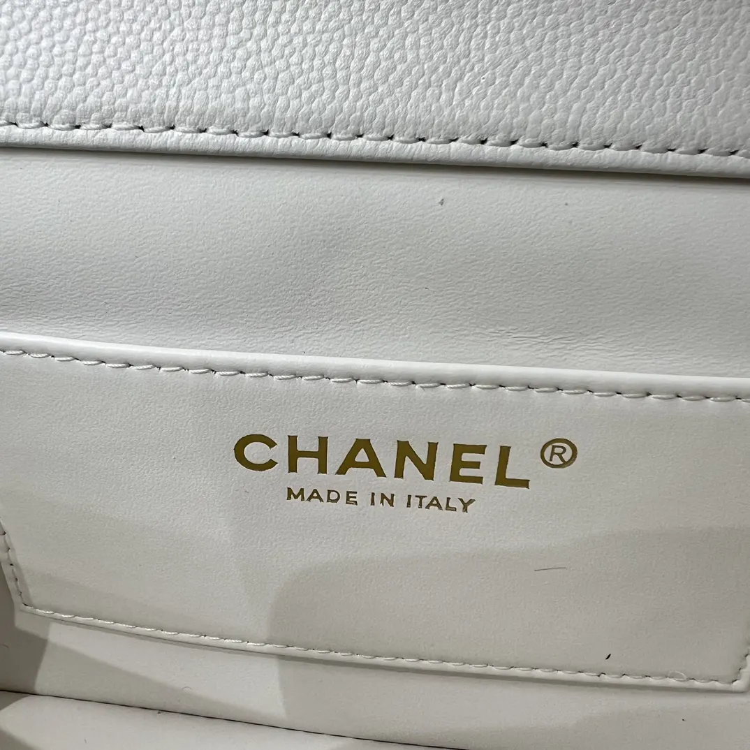 CHANEL 灰白色牛皮翻蓋鏈條包 金扣款