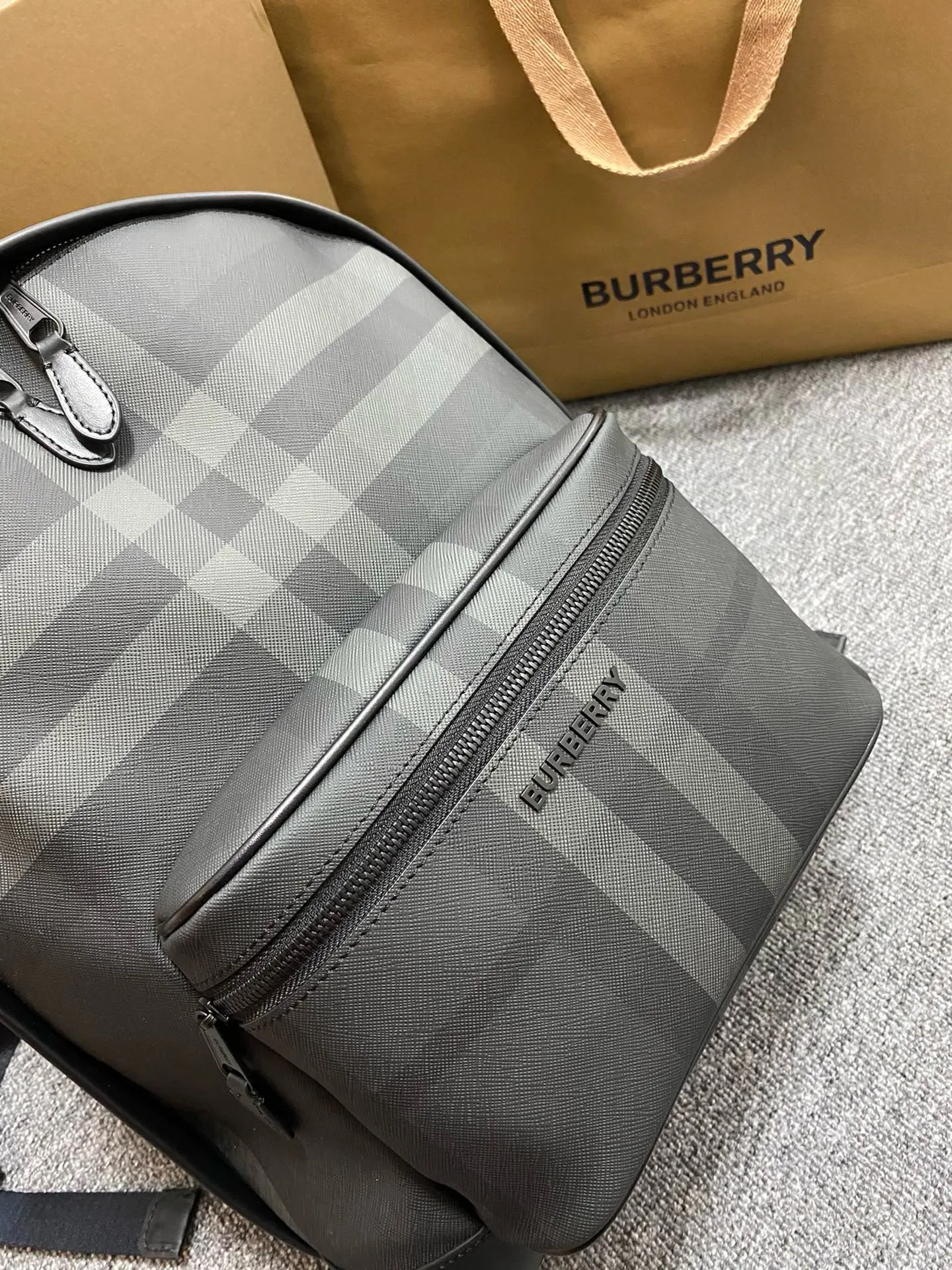 Burberry 帆布 双肩包 实用双肩款