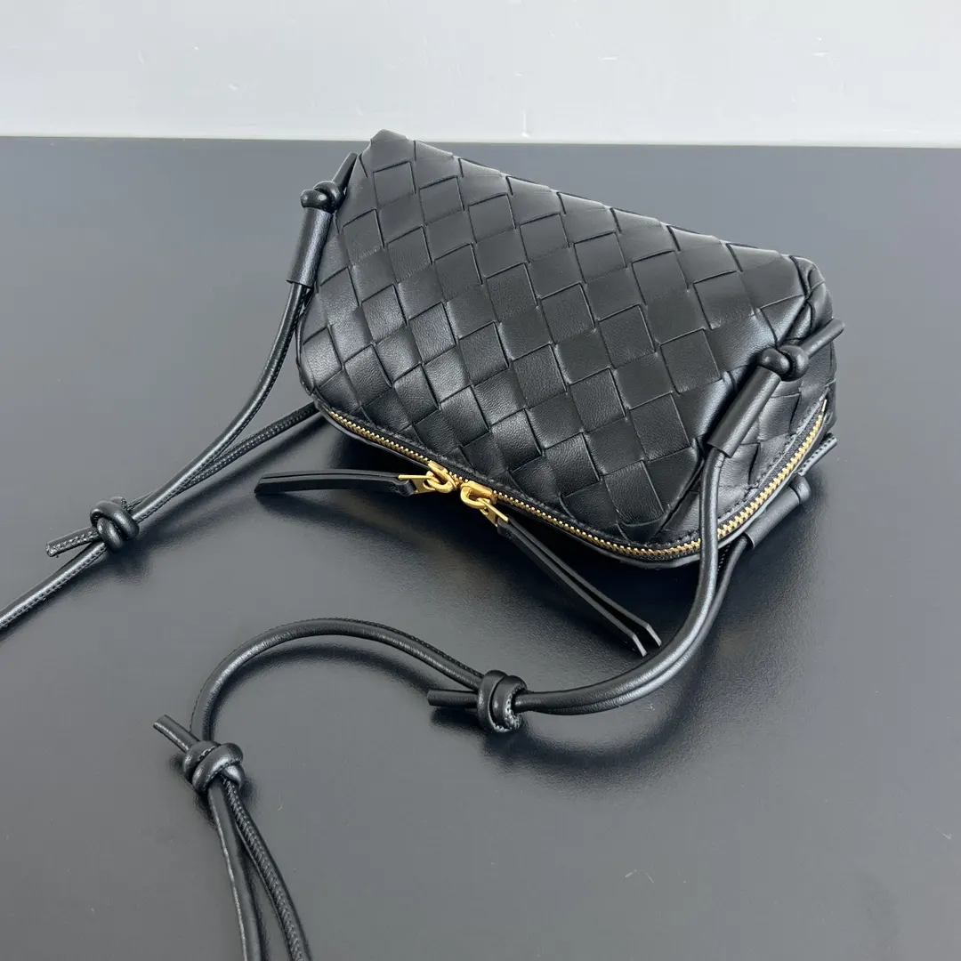 Bottega Veneta 腋下包 復古腋下背款