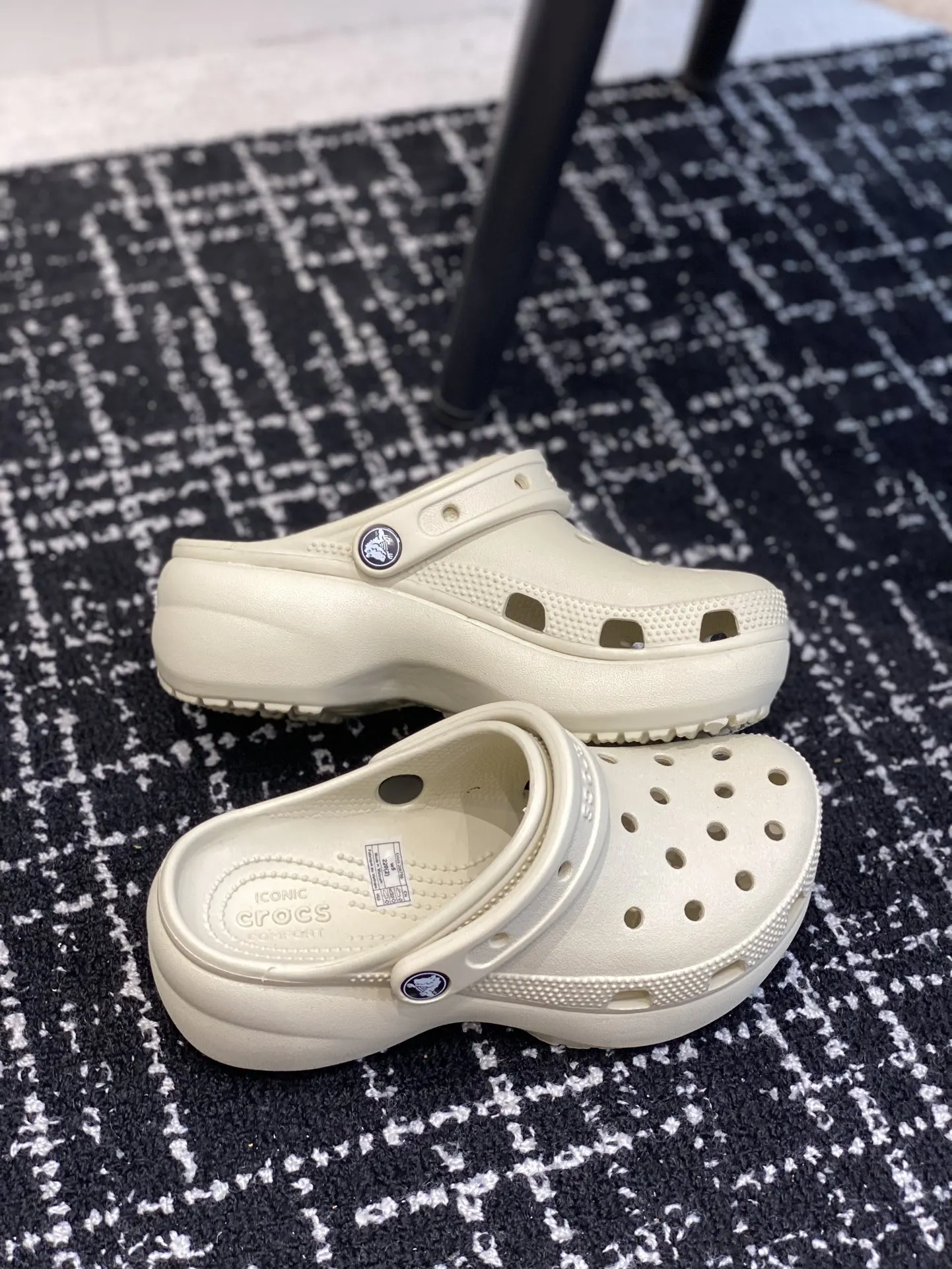 精選 SS 白色 拖鞋 轻便舒適款(數字3) 精選 SS 白色 拖鞋 轻便舒適款(數字3)