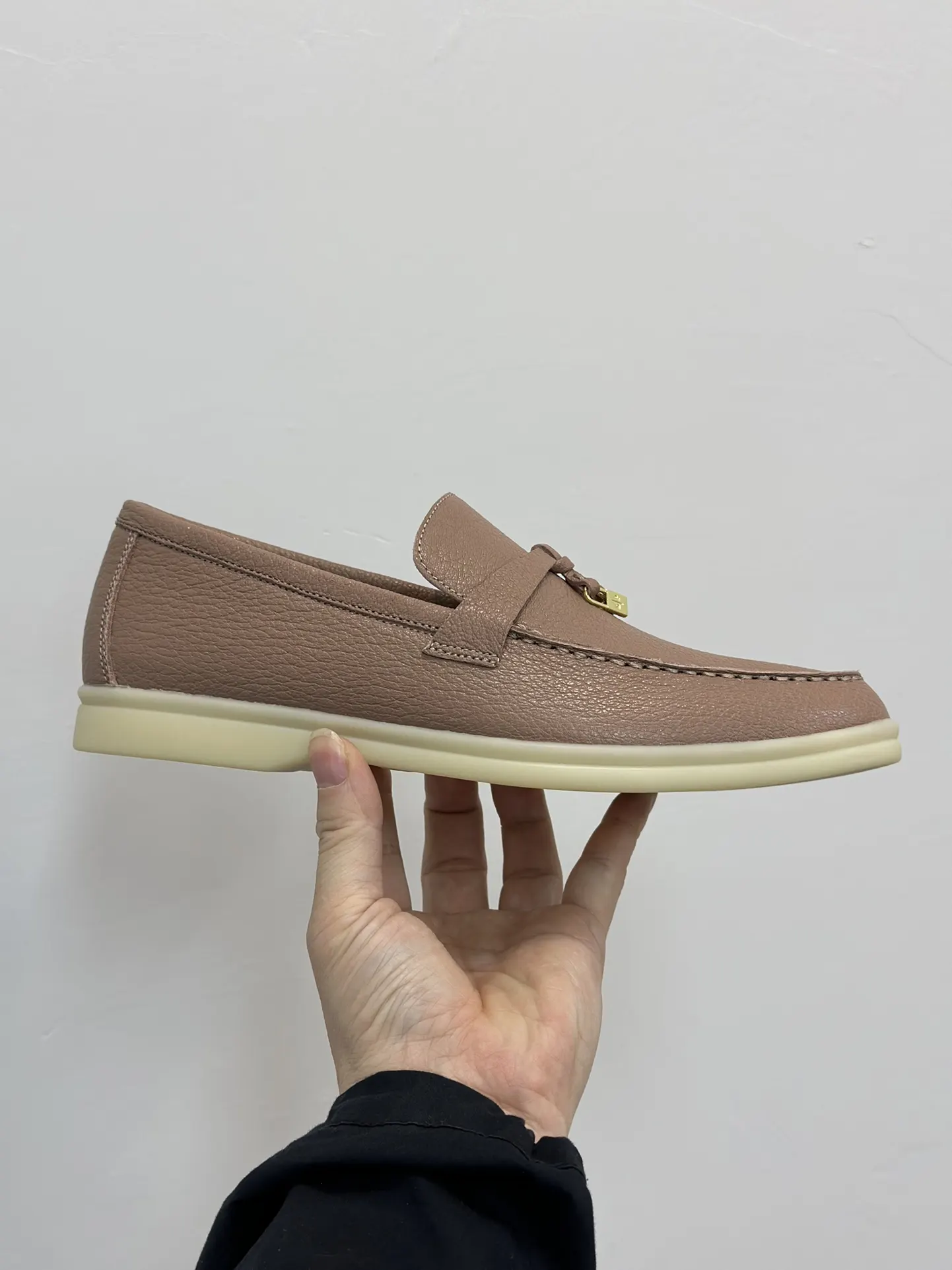 Loro Piana 拖鞋 轻便舒適款(數字3) Loro Piana 拖鞋 轻便舒適款(數字3)