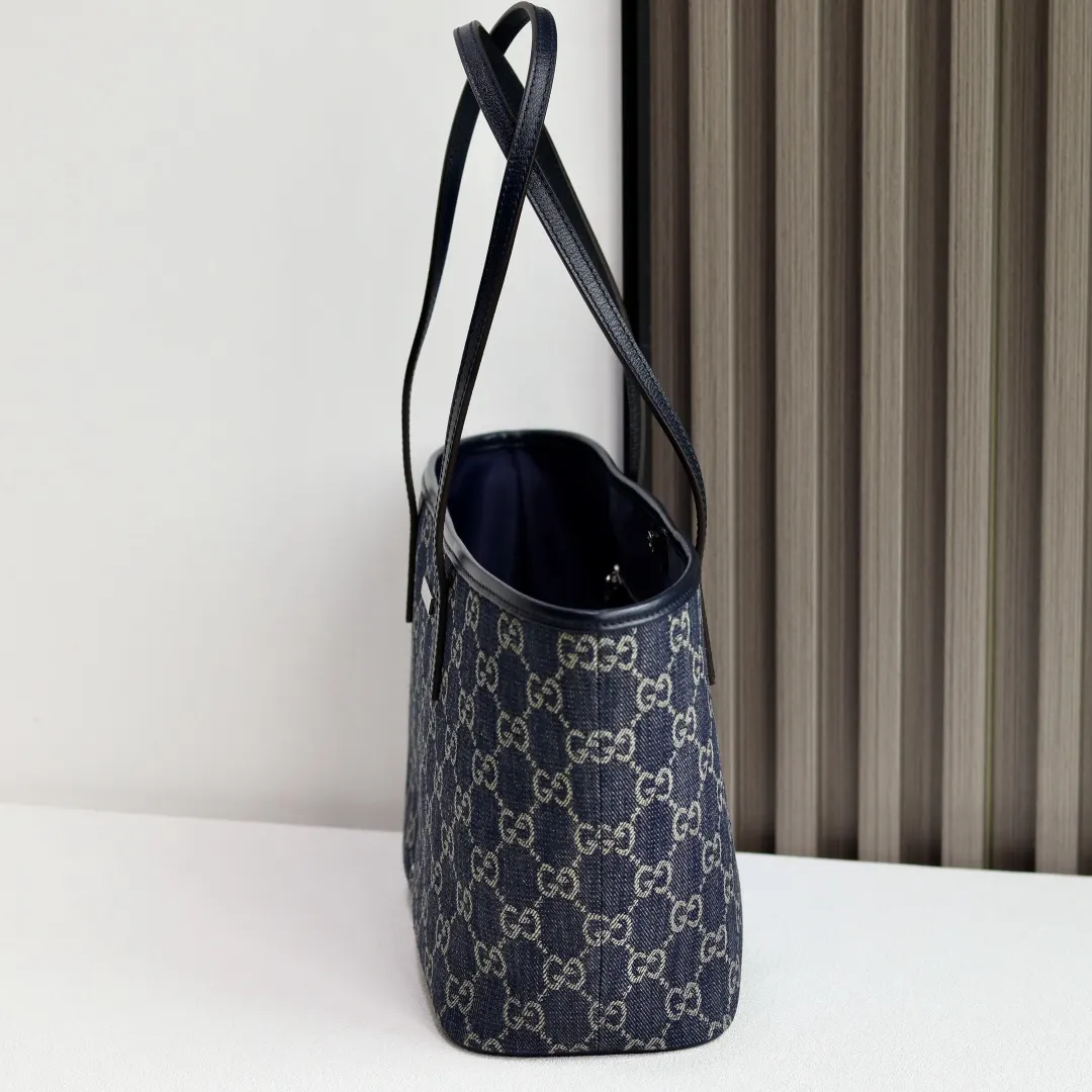 Gucci 牛仔 GG牛仔布为精致廓形增添品牌标志性元素 托特包 大容量托特款