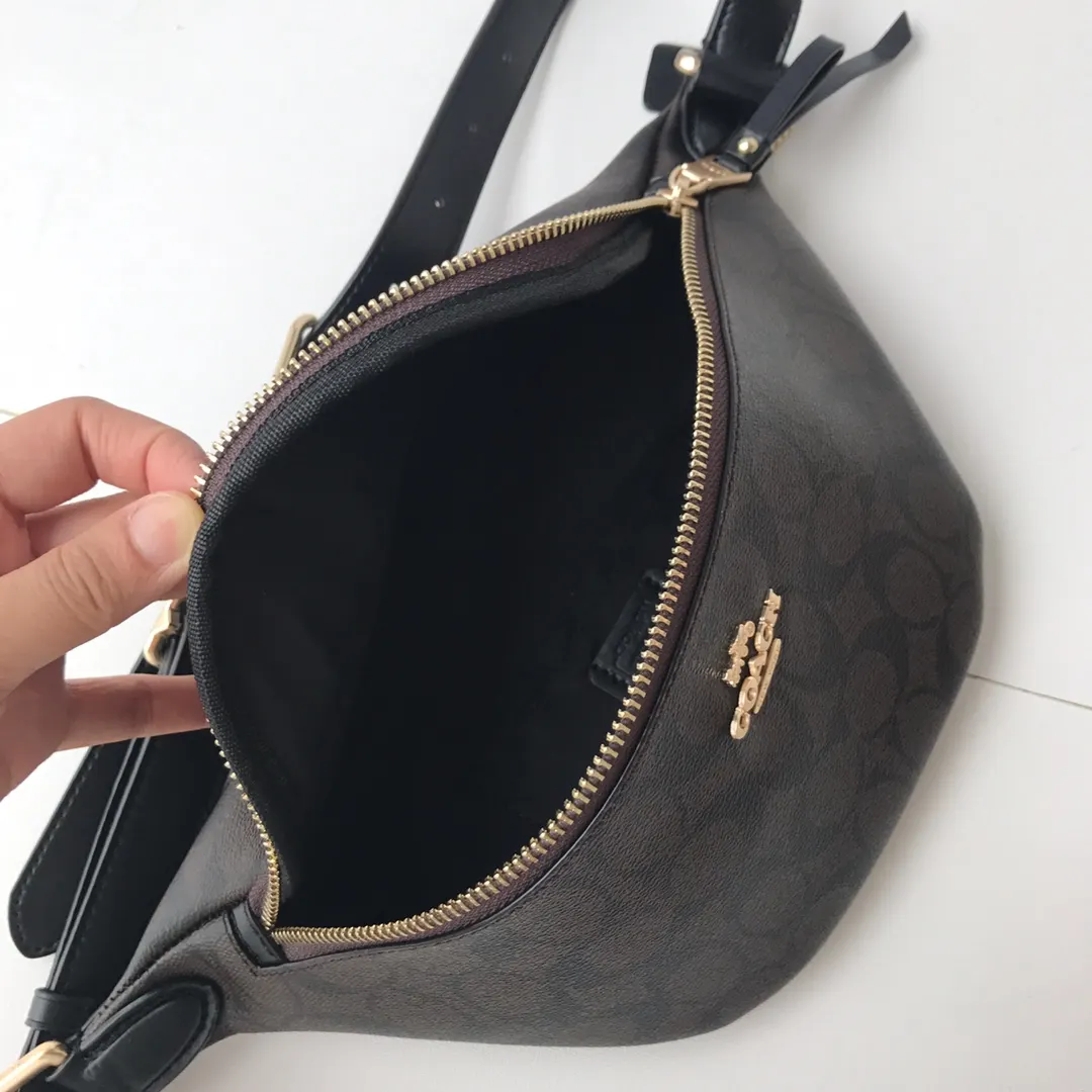 Coach 女士 經典Logo腰包 胸包 休閒腰包款(數字9) Coach 女士 經典Logo腰包 胸包 休閒腰包款(數字9)