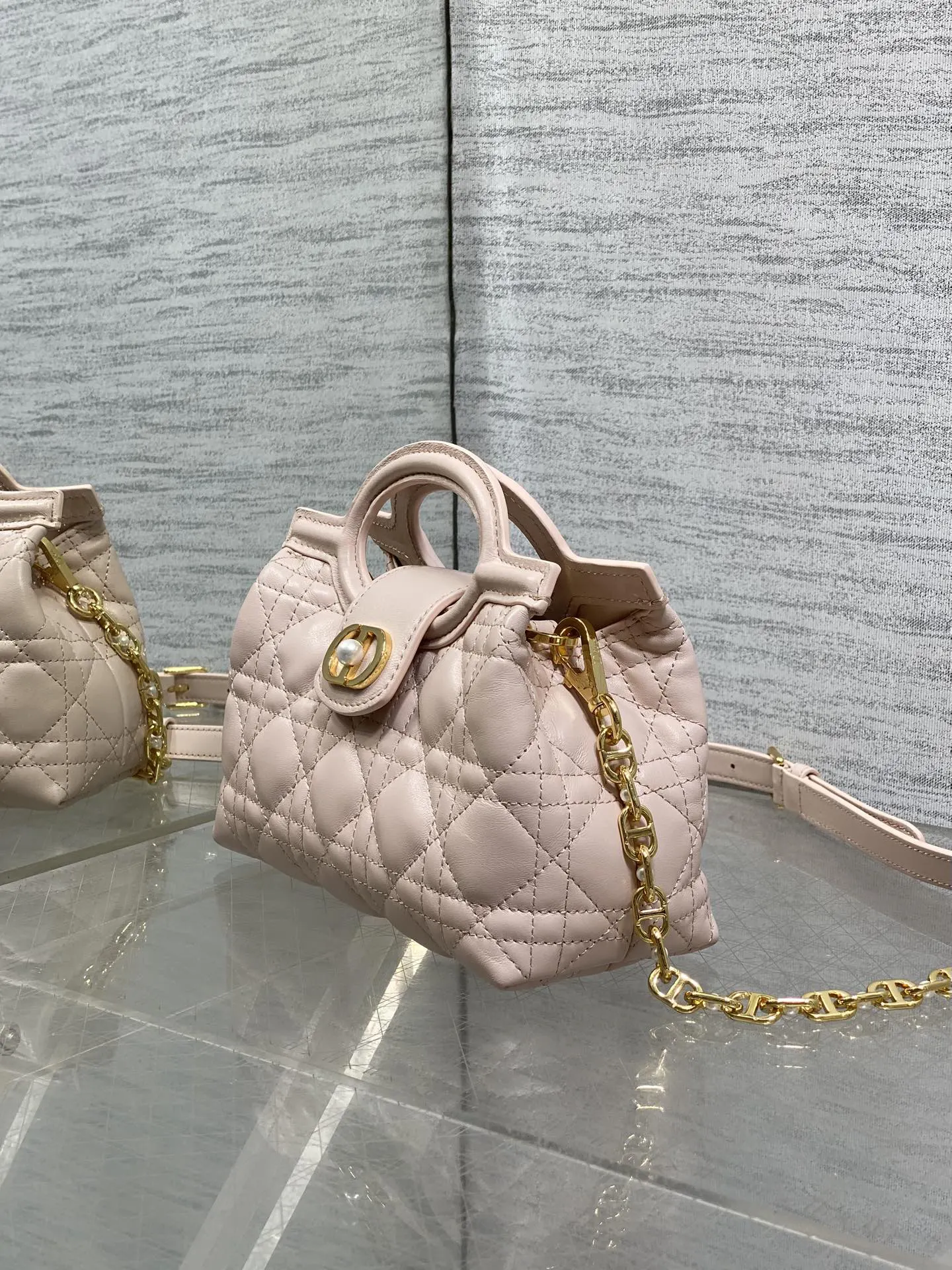 Dior 粉色链条包 手提斜挎