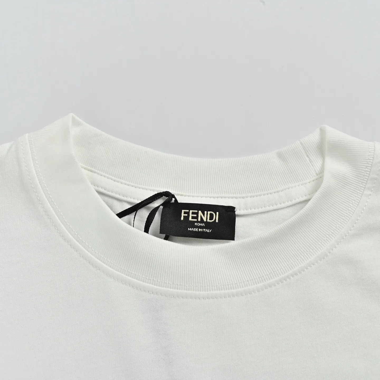 Fendi 刺繡 短袖T恤 日常百搭款(數字6) Fendi 刺繡 短袖T恤 日常百搭款(數字6)