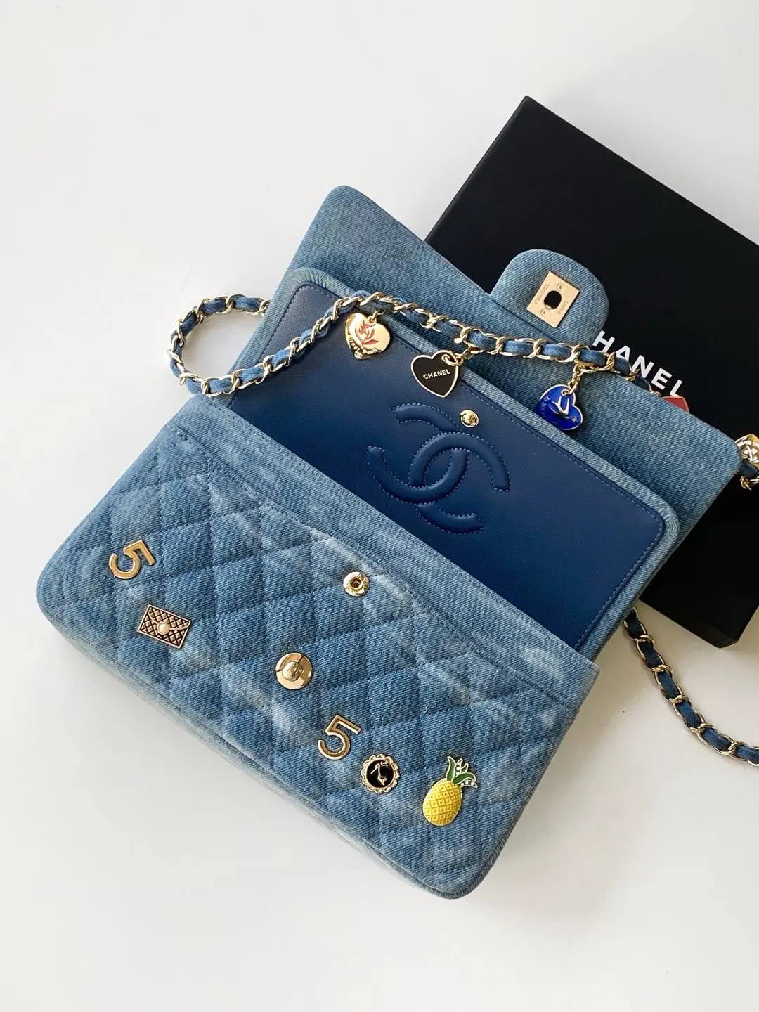 CHANEL 牛仔 丹宁 斜挎包 轻便斜挎款