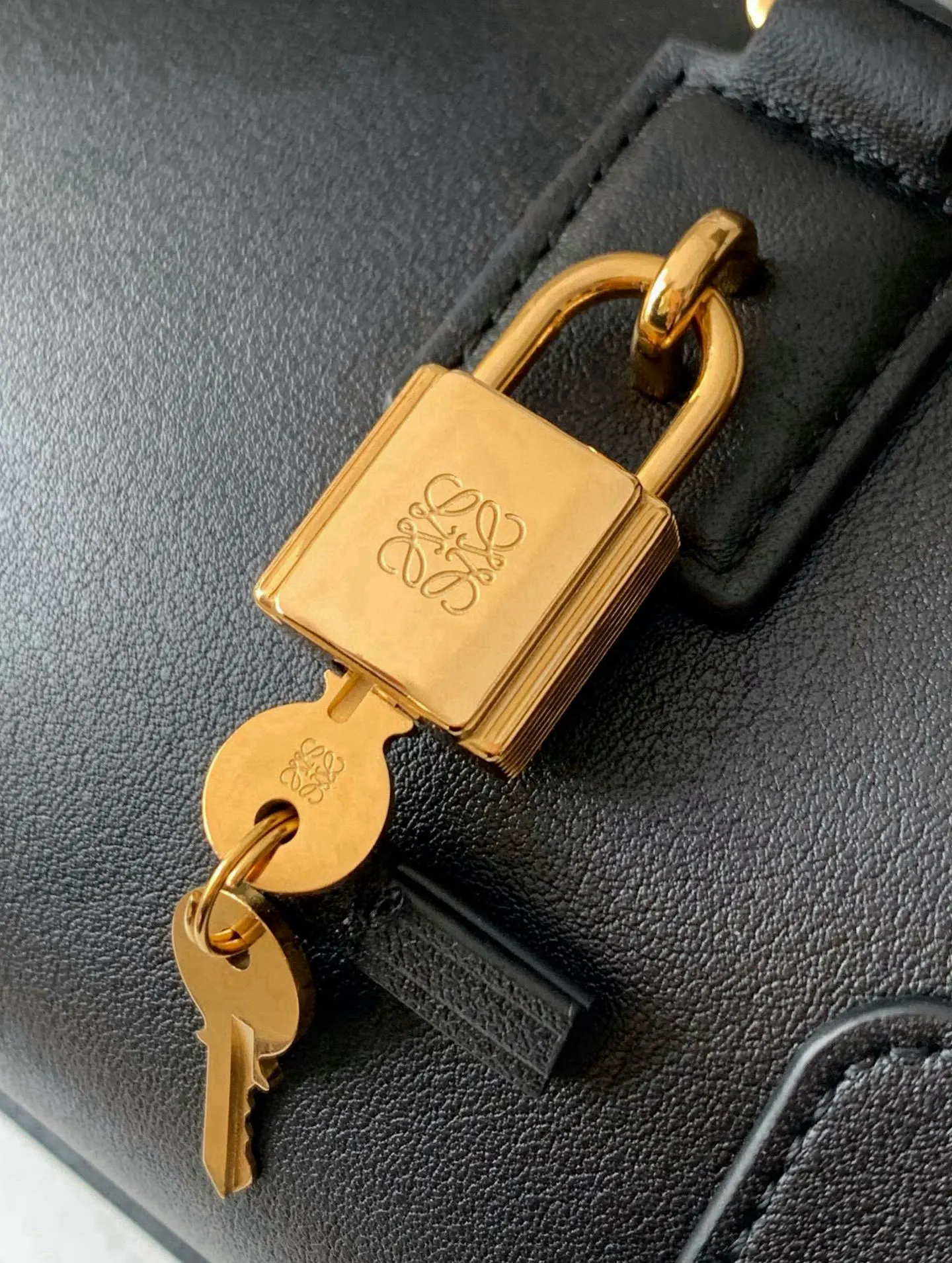 黑色 金色 牛皮 收納包 旅行收納款