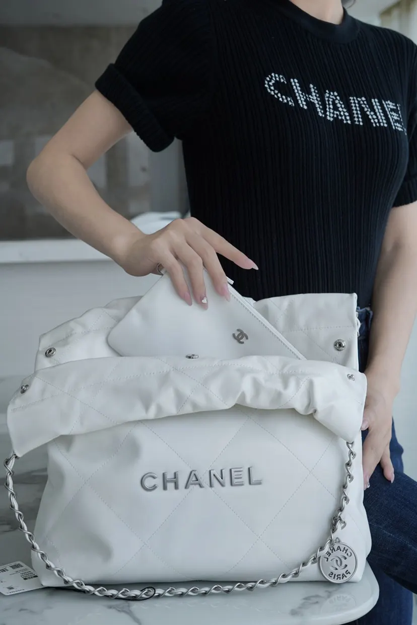 Chanel White Tote Bag Image 9 Chanel White Tote Bag Image 9