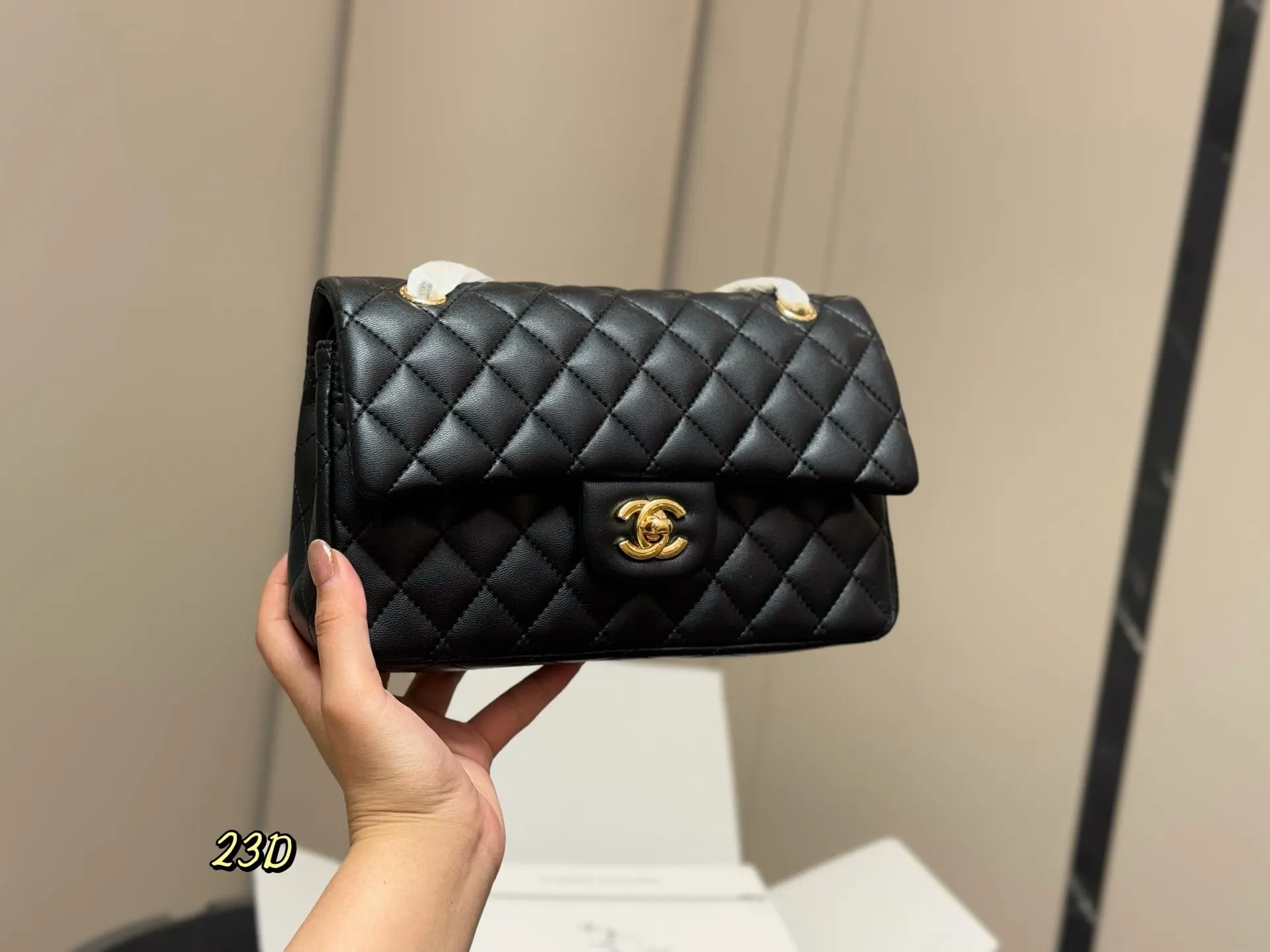 CHANEL 羊皮 cf我们一 斜挎包 轻便斜挎款