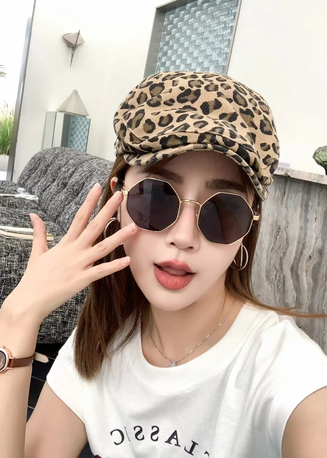 PRADA OPR33F 太阳眼镜 时尚遮阳款